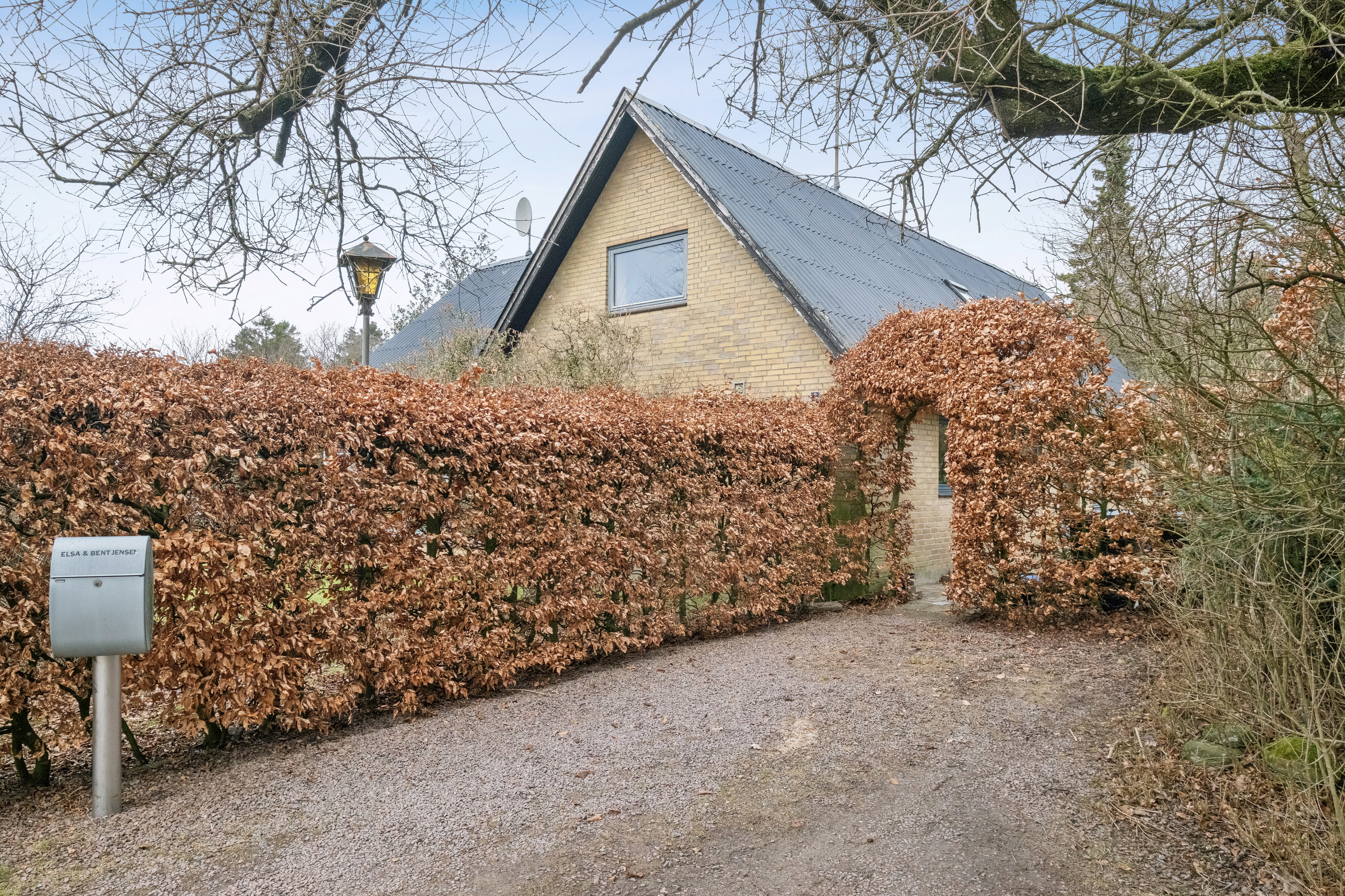 Fremhævet set fra vejen billede i fuldskærmstilstand. Billede af Bøgholtvej 3, Sønderskov, 9800 Hjørring