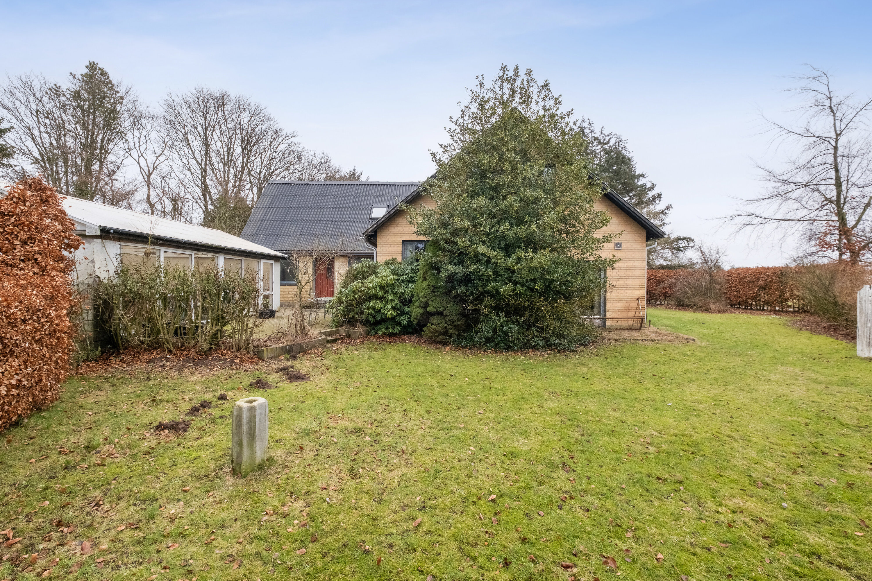 Fremhævet set fra haven billede i fuldskærmstilstand. Billede af Bøgholtvej 3, Sønderskov, 9800 Hjørring
