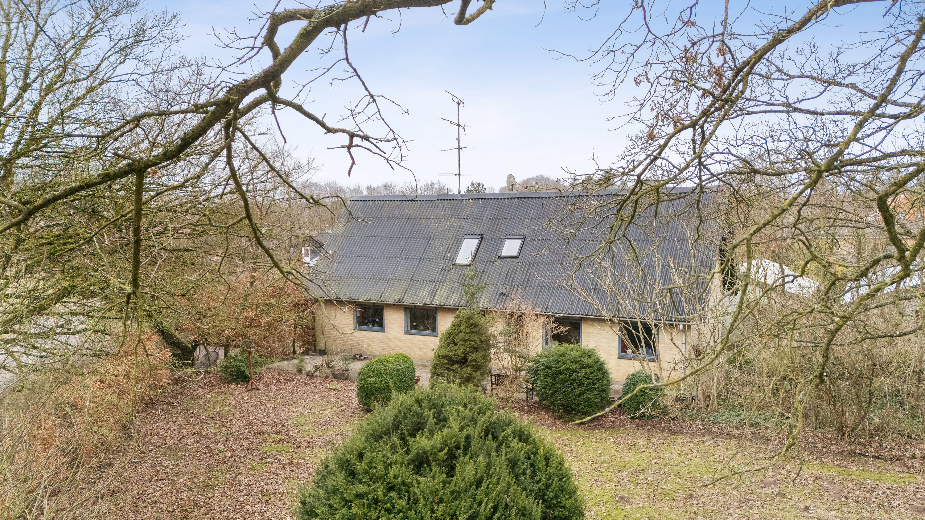 Fremhævet set fra haven billede i fuldskærmstilstand. Billede af Bøgholtvej 3, Sønderskov, 9800 Hjørring