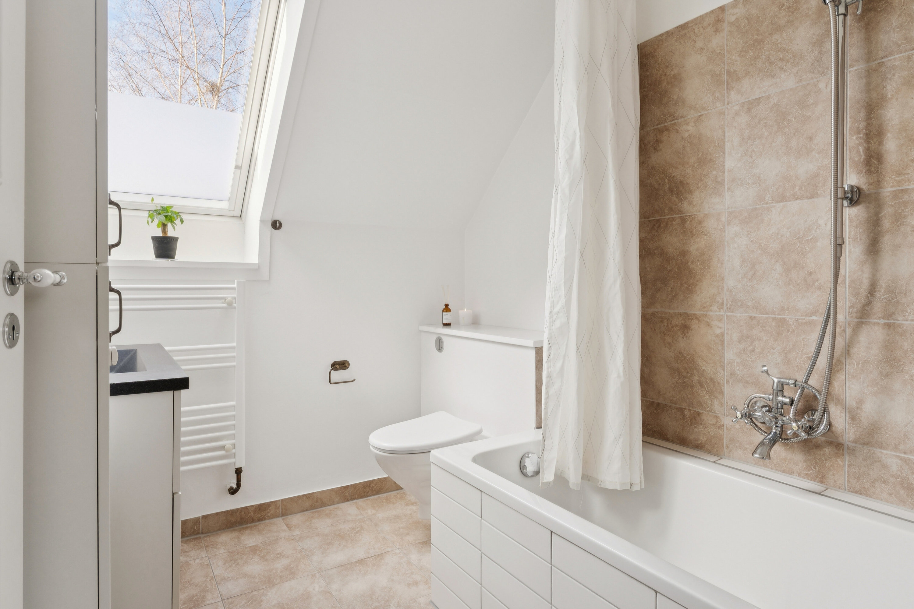 Fremhævet badeværelse billede i fuldskærmstilstand. Billede af Lyngtoften 26, 2800 Kongens Lyngby