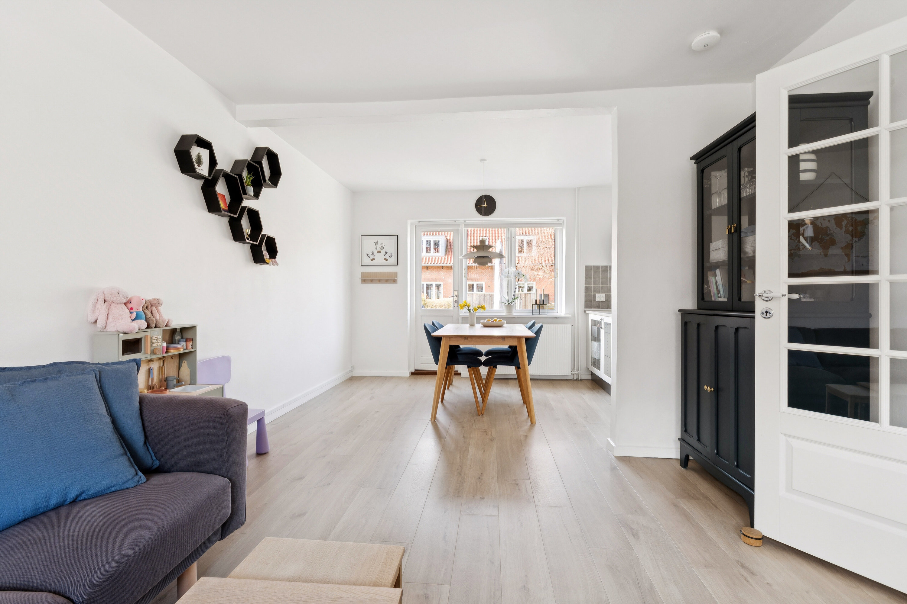 Fremhævet stue billede i fuldskærmstilstand. Billede af Lyngtoften 26, 2800 Kongens Lyngby