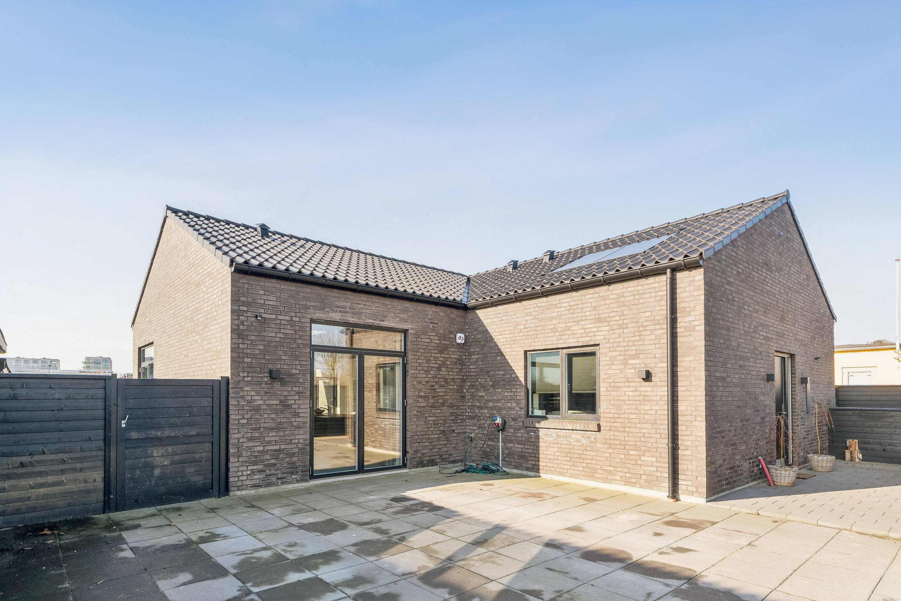 Fremhævet set fra vejen billede i fuldskærmstilstand. Billede af Kongelundsvej 122, 2300 København S