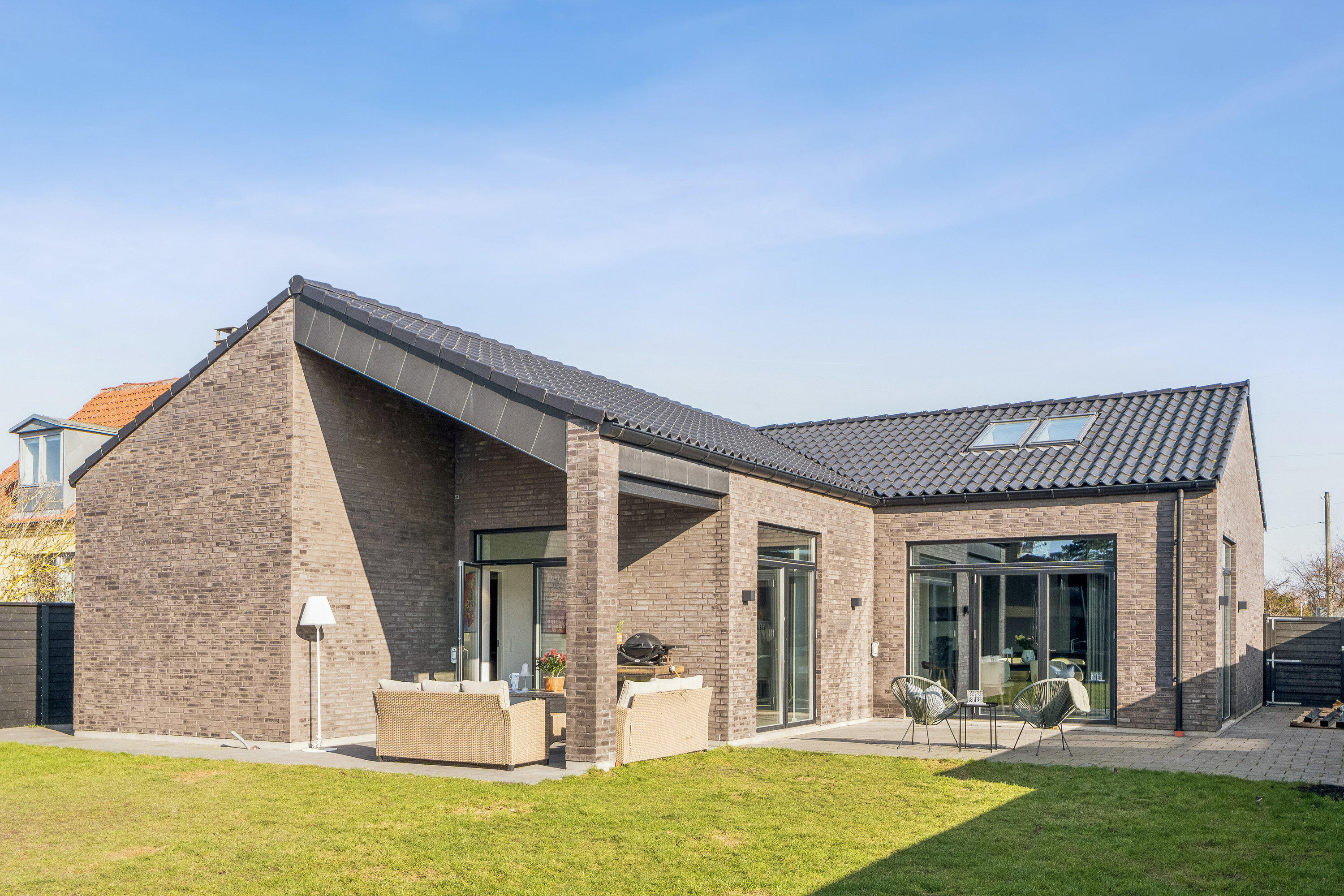 Fremhævet set fra haven billede i fuldskærmstilstand. Billede af Kongelundsvej 122, 2300 København S