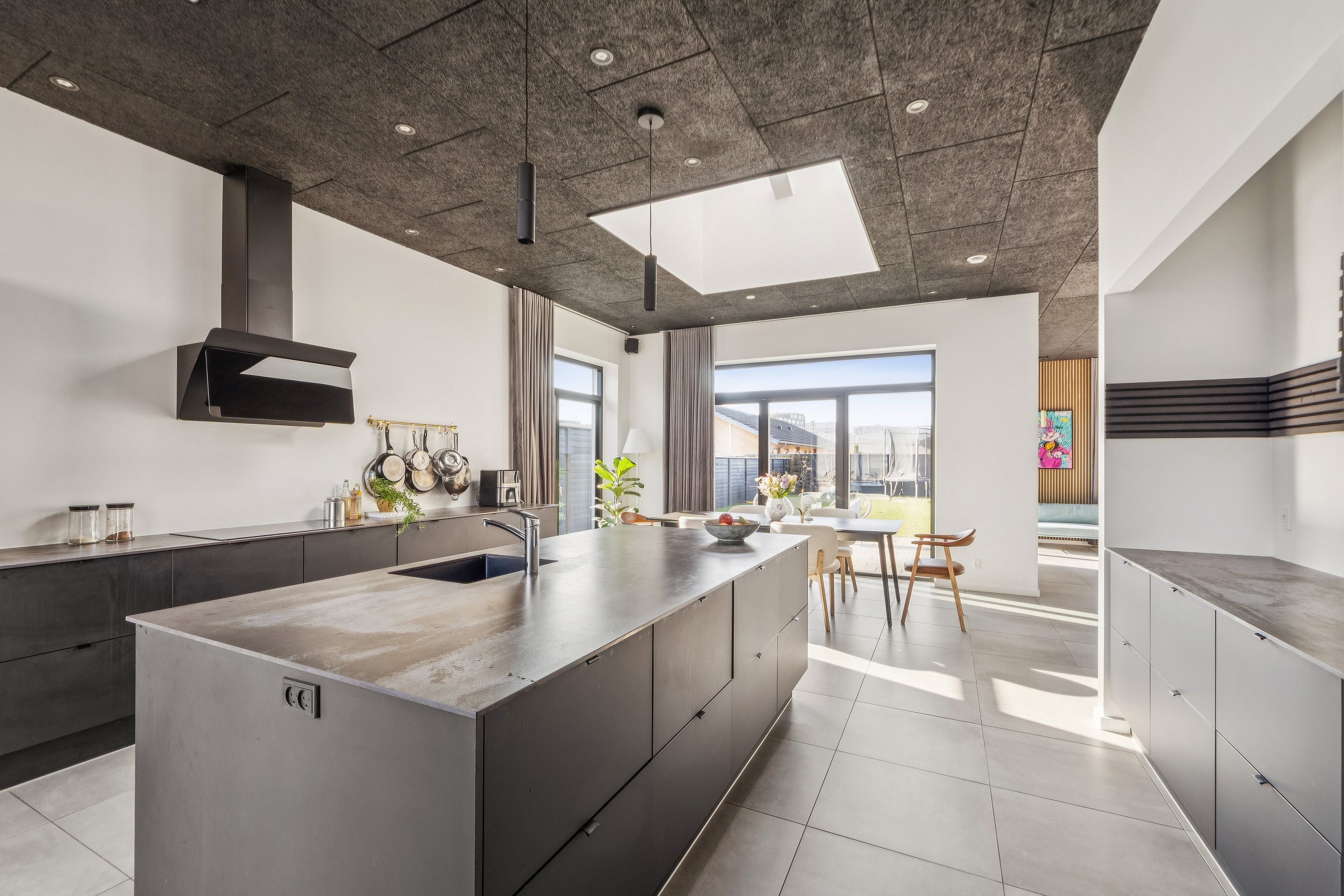 Fremhævet køkken billede i fuldskærmstilstand. Billede af Kongelundsvej 122, 2300 København S