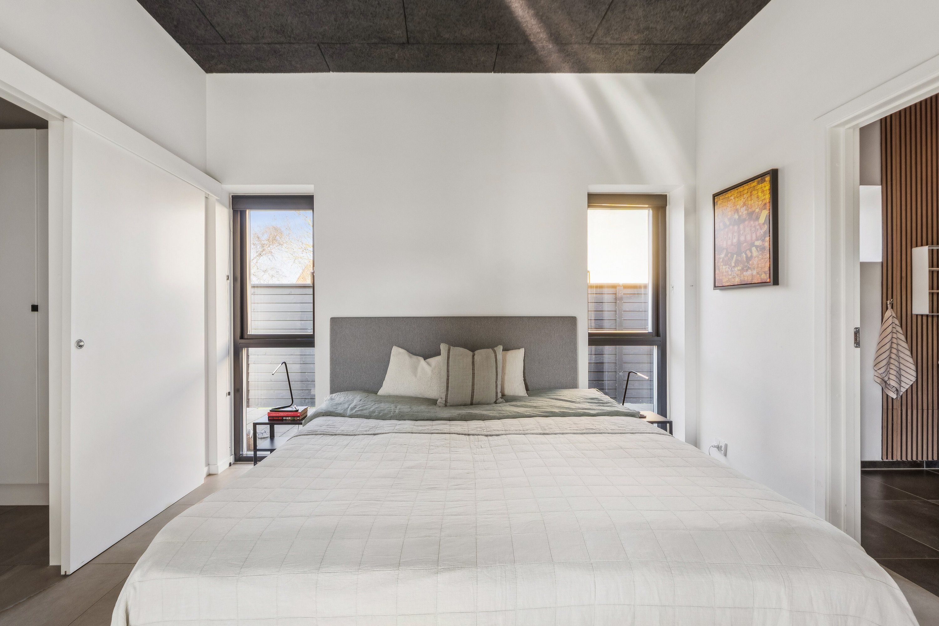 Fremhævet soveværelse billede i fuldskærmstilstand. Billede af Kongelundsvej 122, 2300 København S