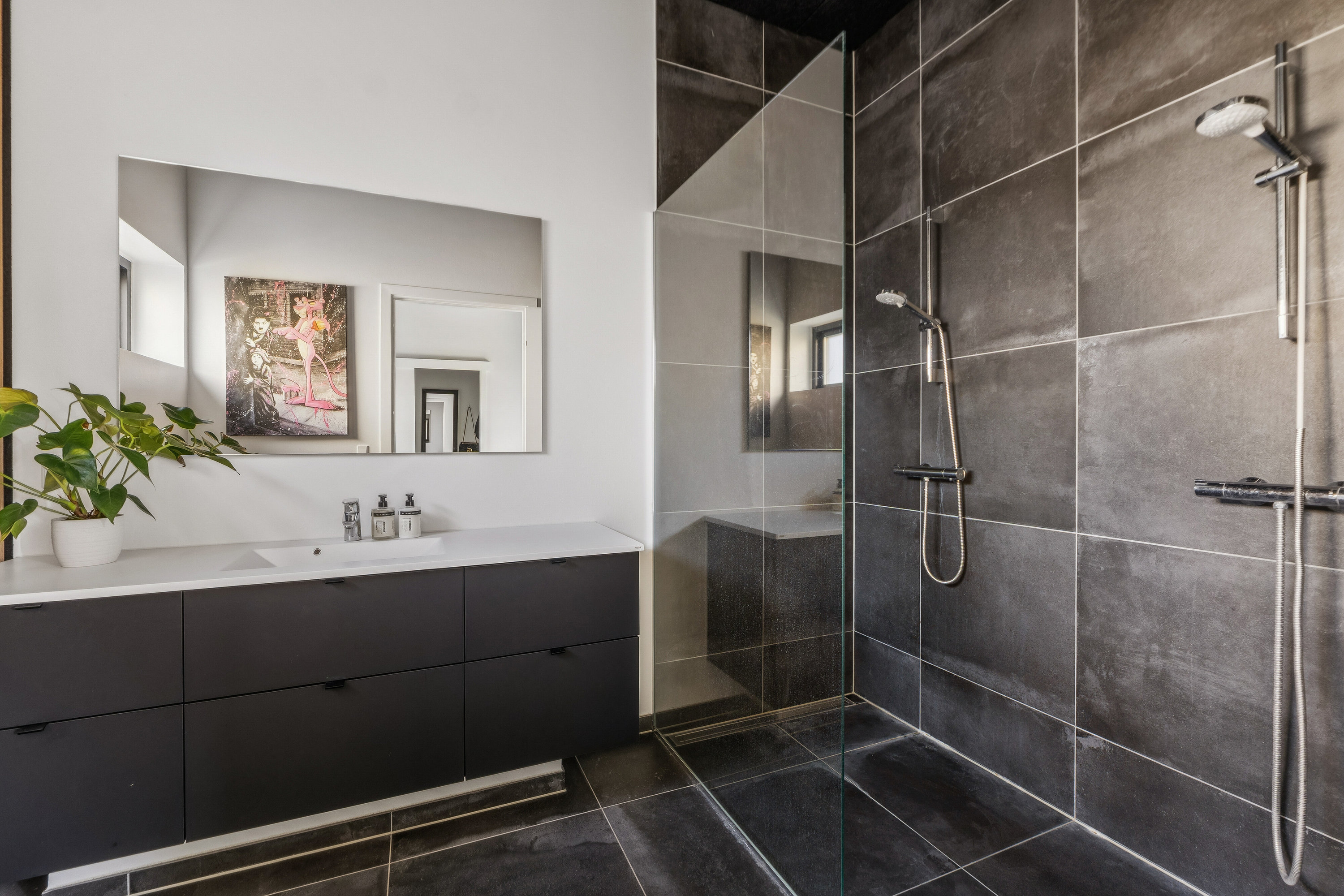 Fremhævet badeværelse billede i fuldskærmstilstand. Billede af Kongelundsvej 122, 2300 København S