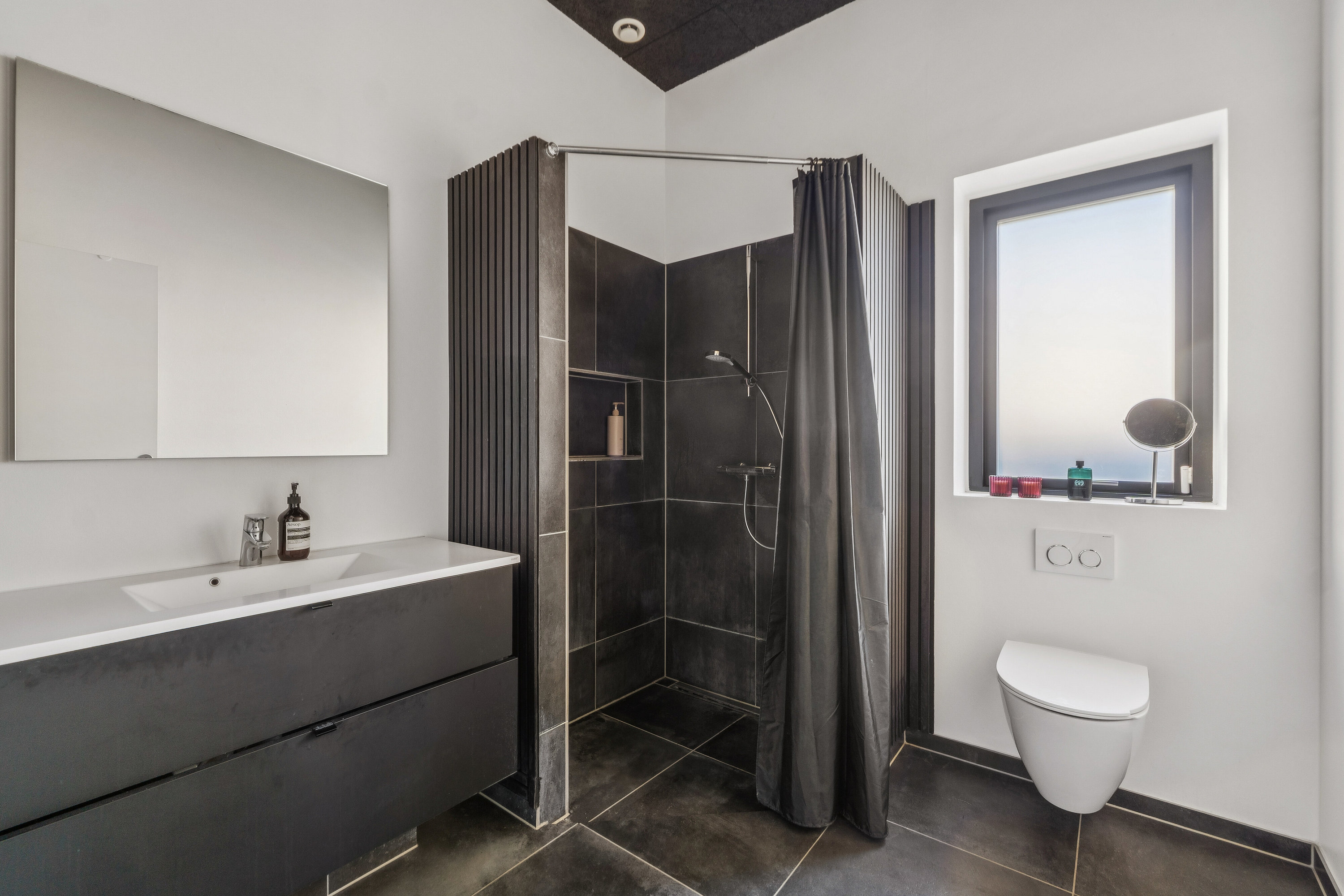 Fremhævet badeværelse billede i fuldskærmstilstand. Billede af Kongelundsvej 122, 2300 København S