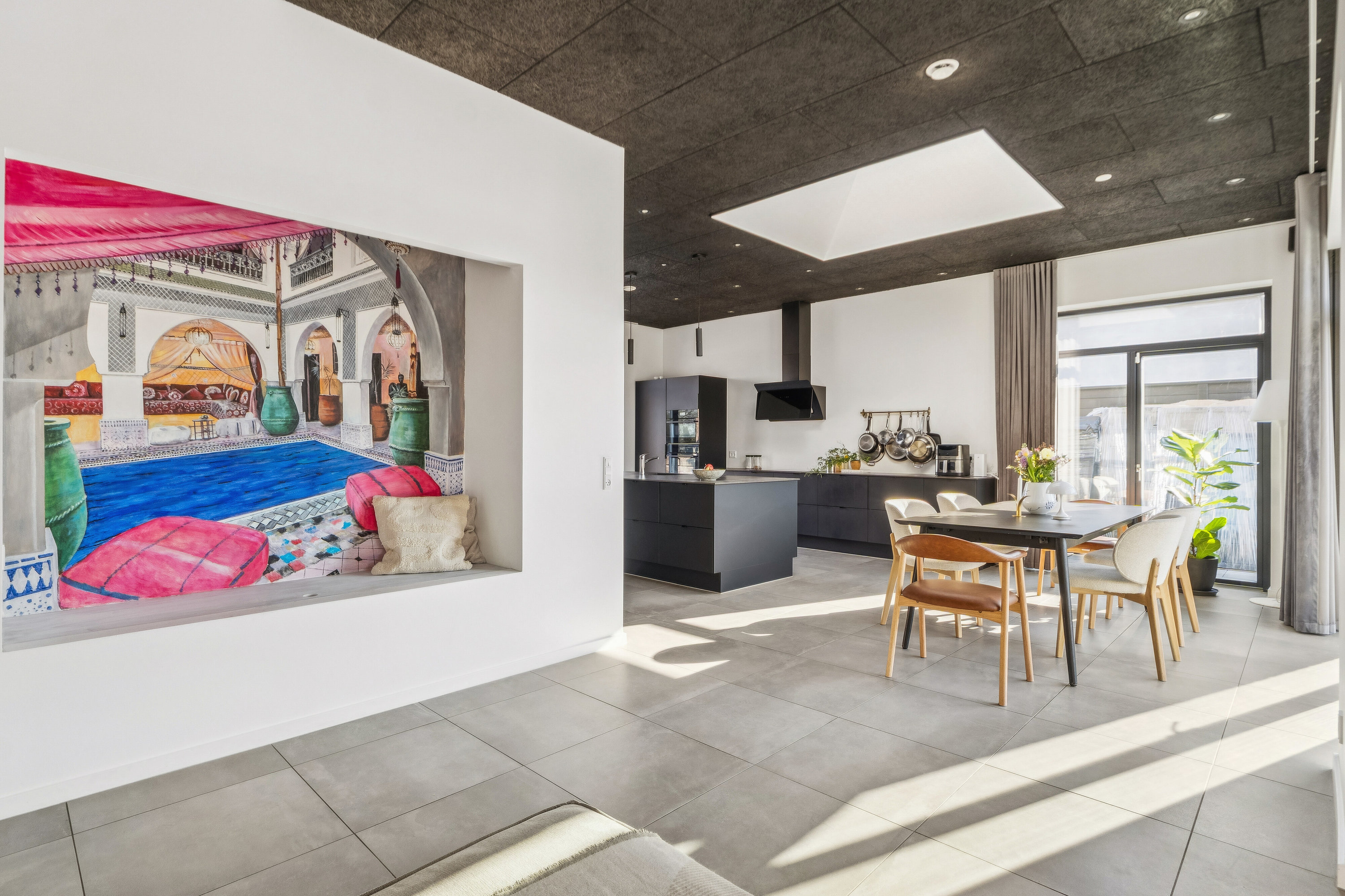 Fremhævet spisestue billede i fuldskærmstilstand. Billede af Kongelundsvej 122, 2300 København S