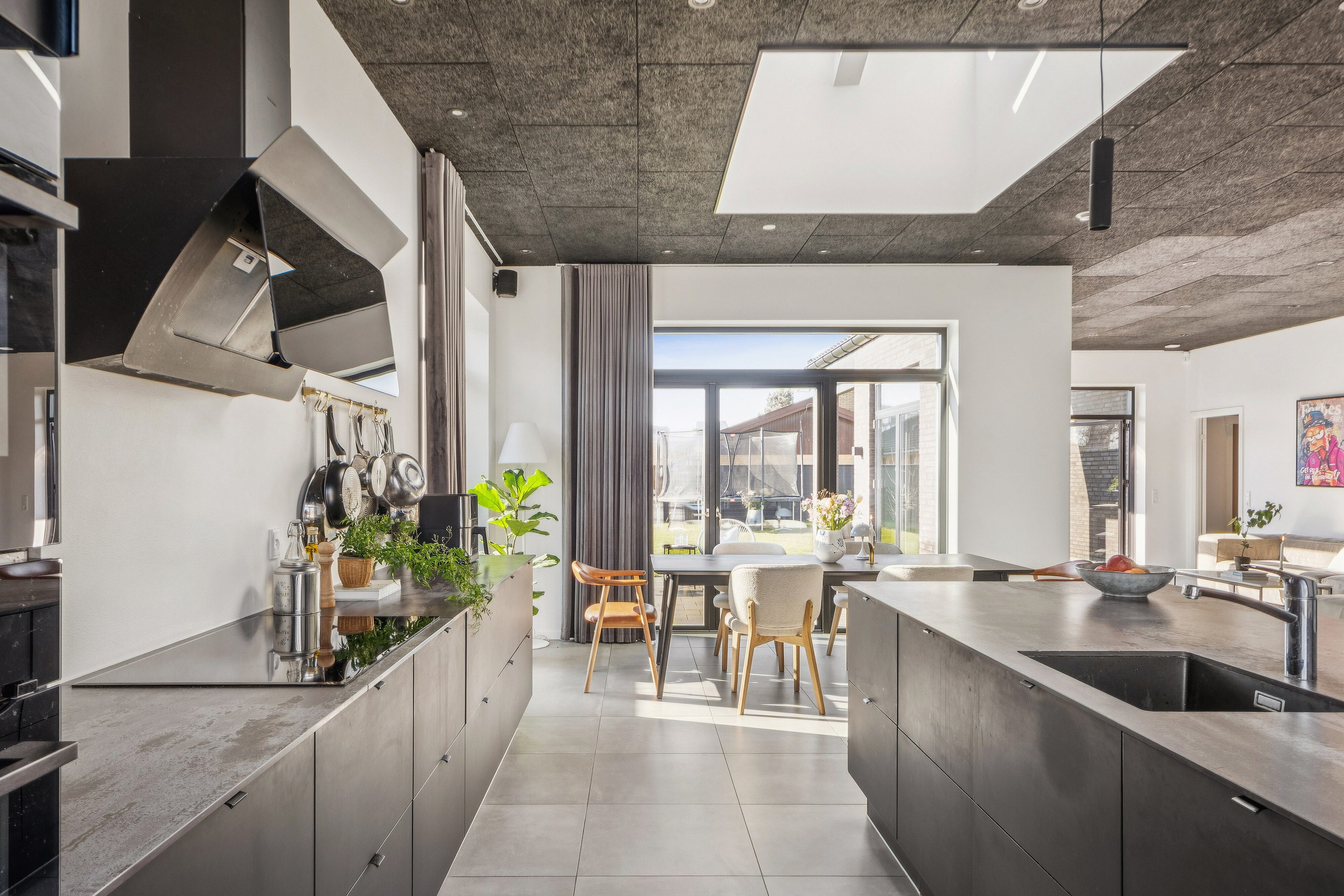 Fremhævet køkken billede i fuldskærmstilstand. Billede af Kongelundsvej 122, 2300 København S