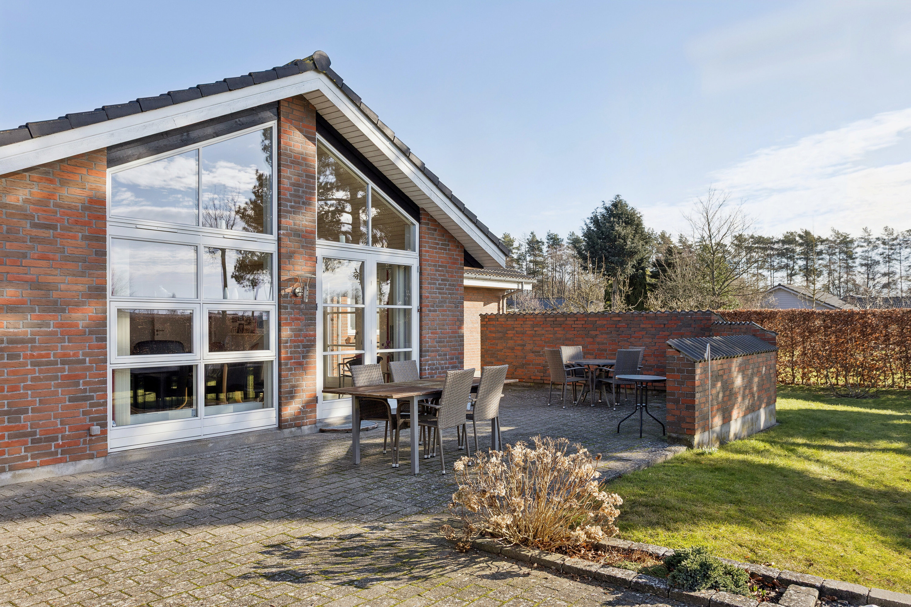 Fremhævet set fra haven billede i fuldskærmstilstand. Billede af Muskatvænget 9, 5772 Kværndrup