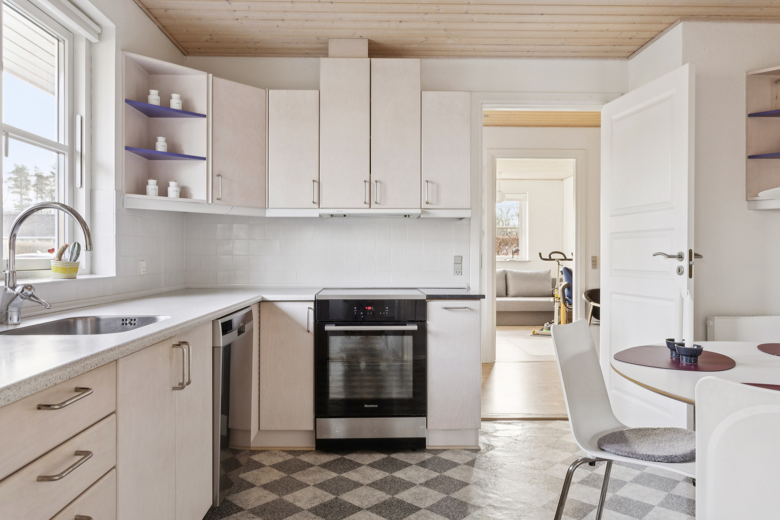 Fremhævet køkken billede i fuldskærmstilstand. Billede af Muskatvænget 9, 5772 Kværndrup