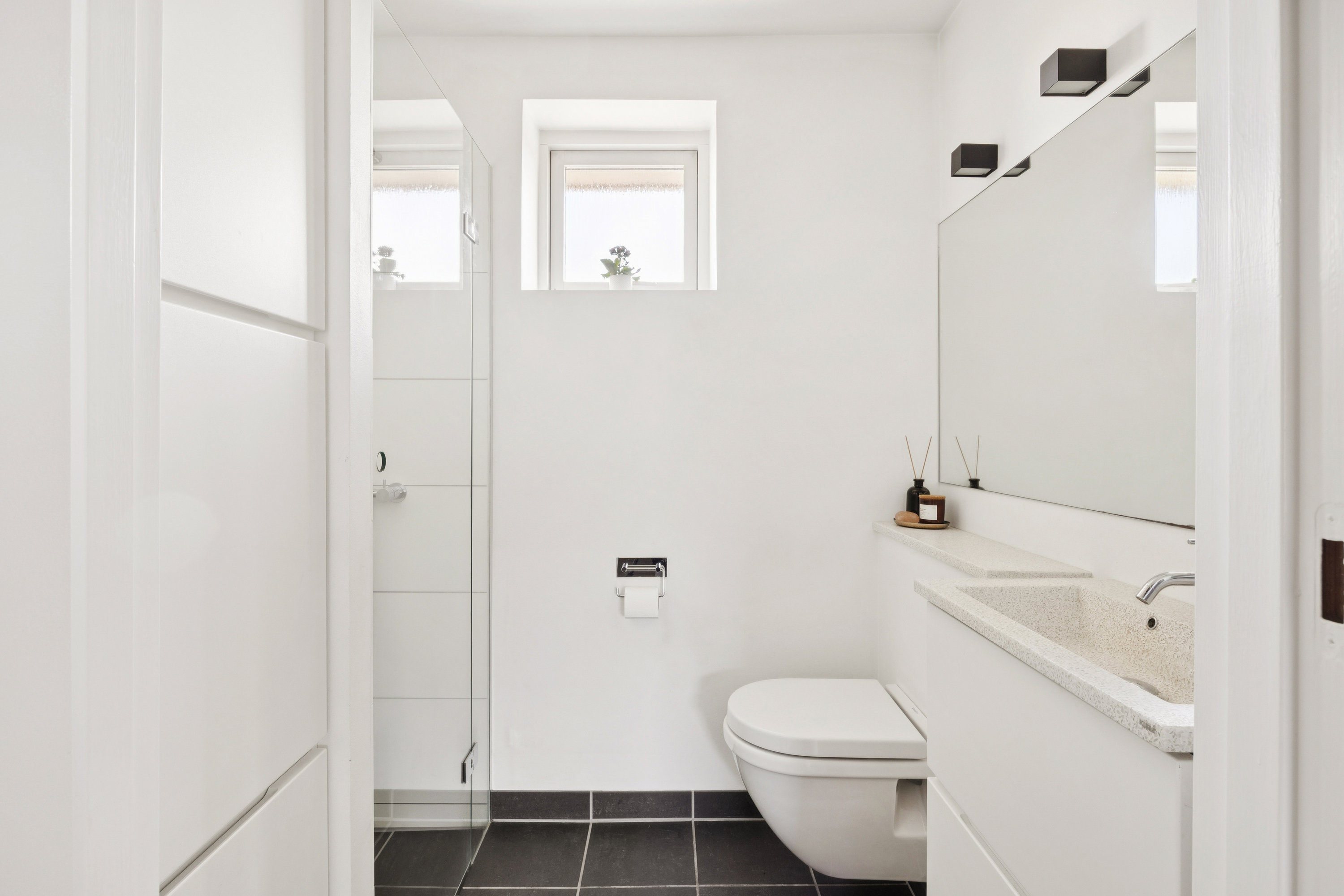 Fremhævet badeværelse billede i fuldskærmstilstand. Billede af Hovgårdsparken 39, 2670 Greve