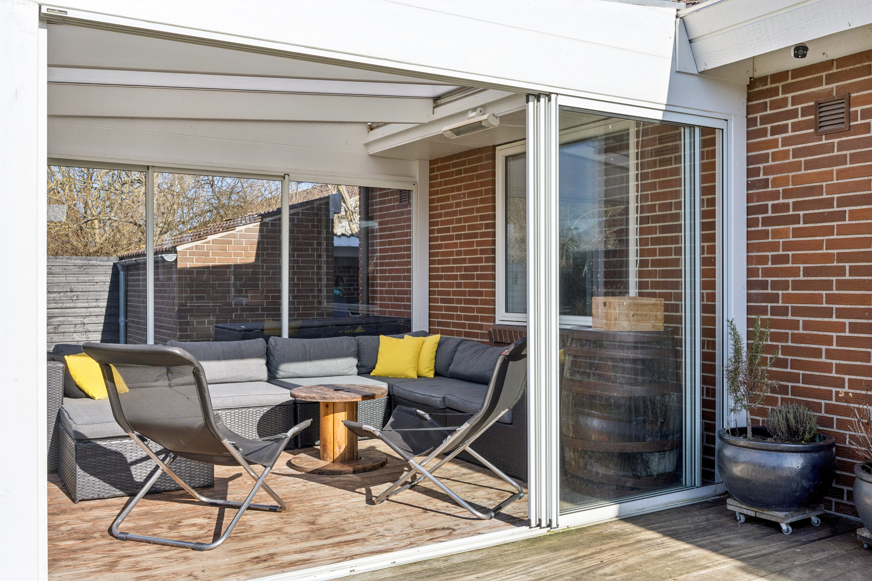 Fremhævet terrasse billede i fuldskærmstilstand. Billede af Hovgårdsparken 39, 2670 Greve