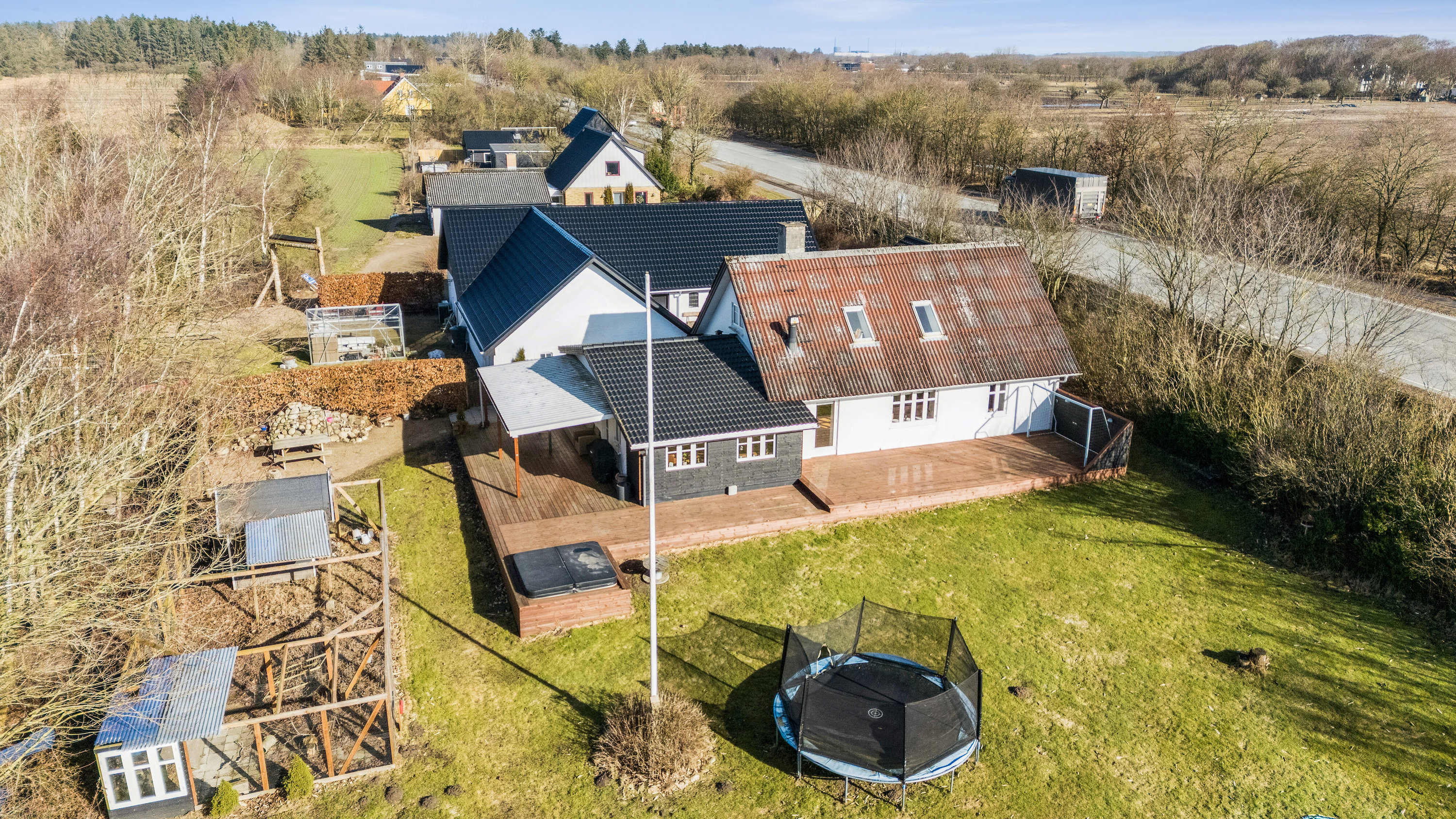 Fremhævet luftfoto billede i fuldskærmstilstand. Billede af Ålborgvej 202, 9800 Hjørring