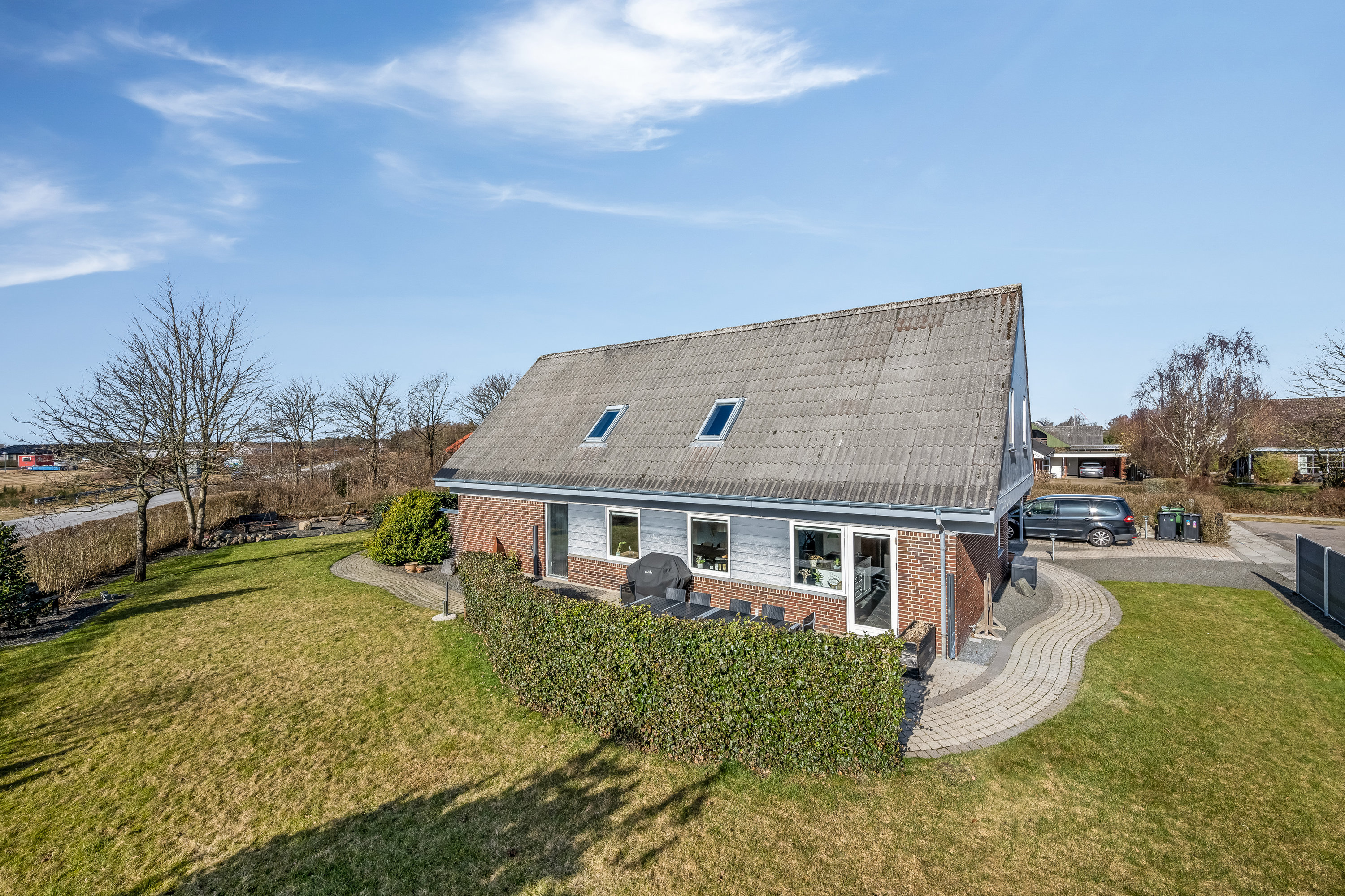 Fremhævet facade billede i fuldskærmstilstand. Billede af Kløvervænget 4, 6900 Skjern