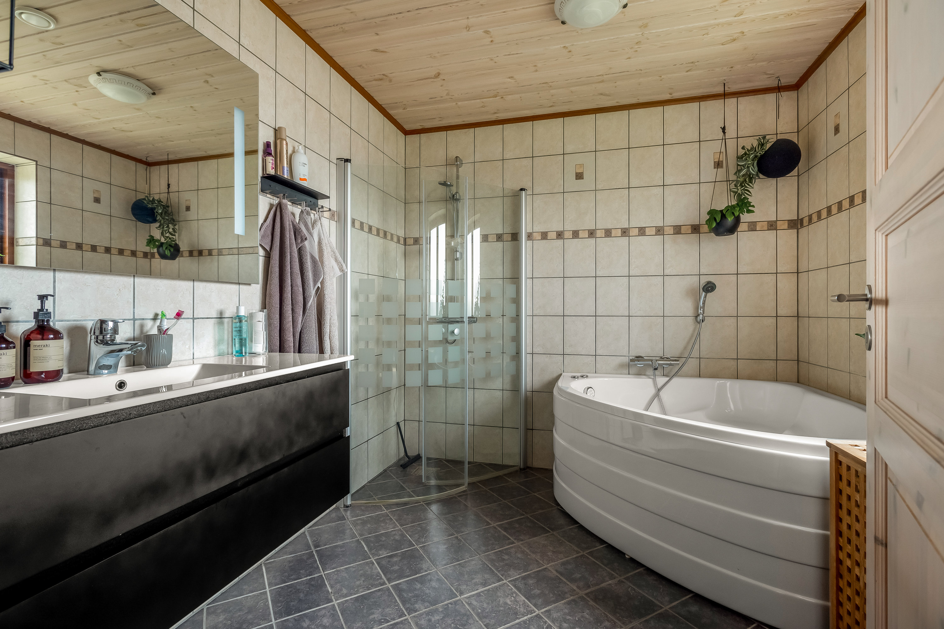 Fremhævet badeværelse billede i fuldskærmstilstand. Billede af Skjernvej 153, 7500 Holstebro