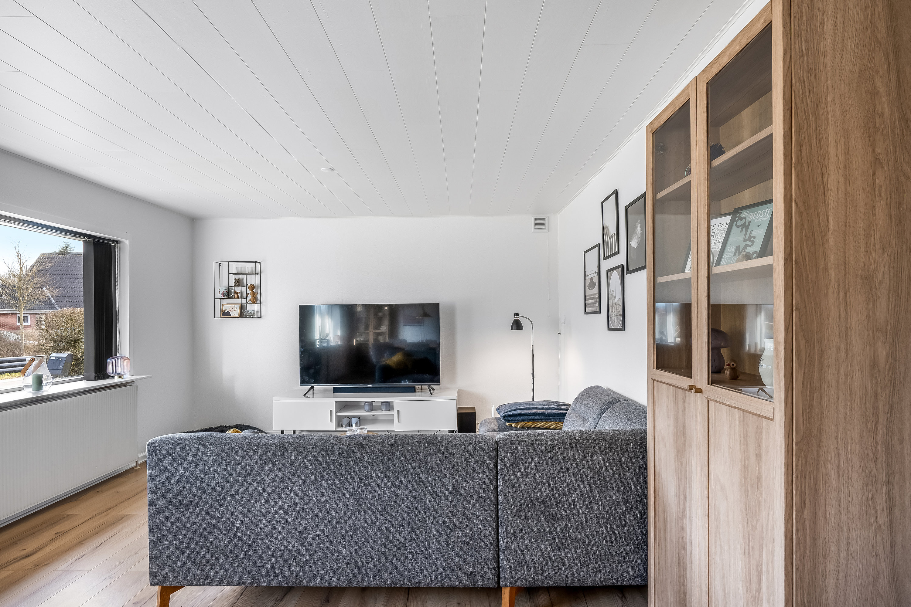 Fremhævet stue billede i fuldskærmstilstand. Billede af Ahornvej 19, Nordenskov, 6800 Varde