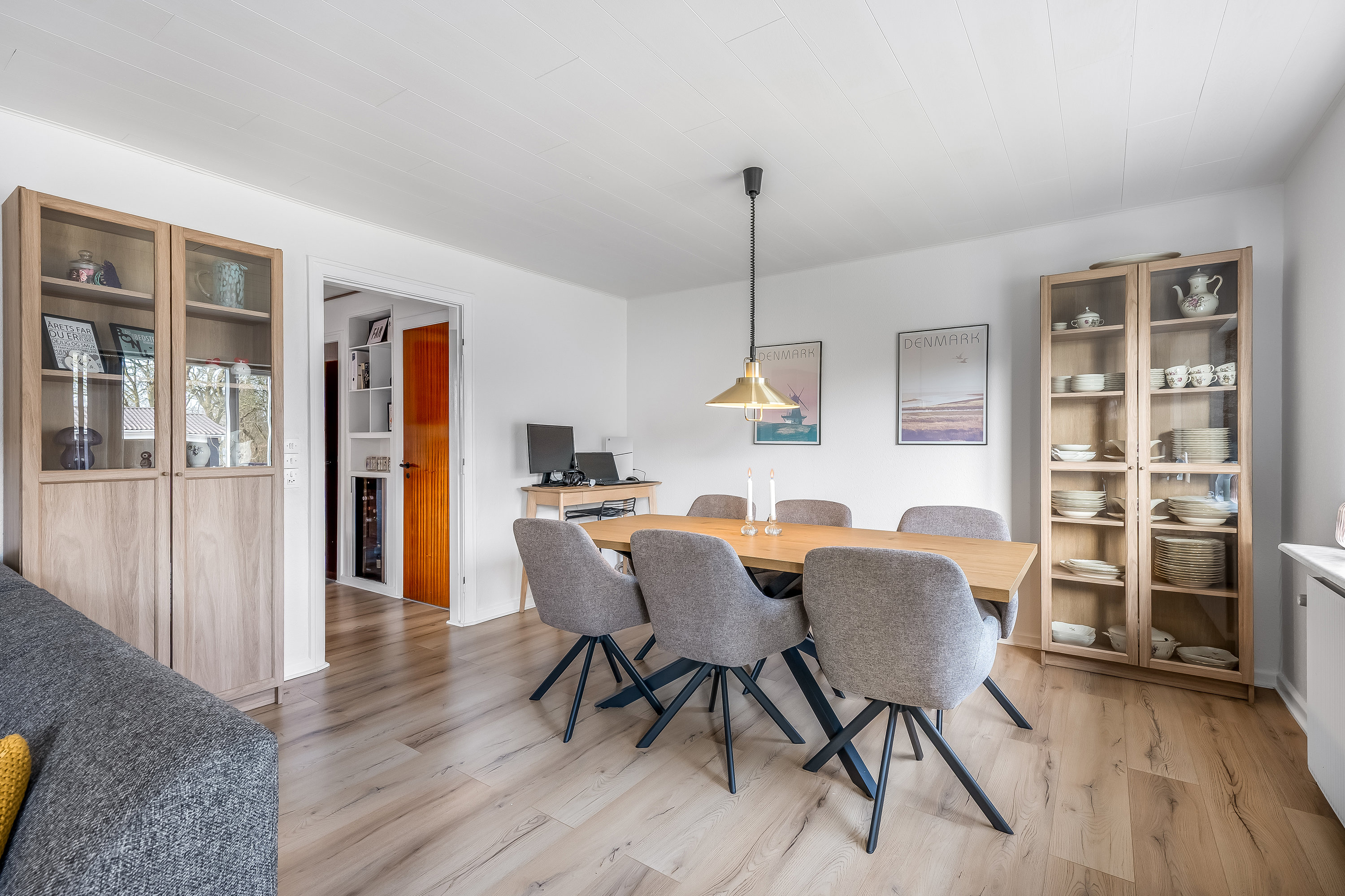 Fremhævet stue billede i fuldskærmstilstand. Billede af Ahornvej 19, Nordenskov, 6800 Varde