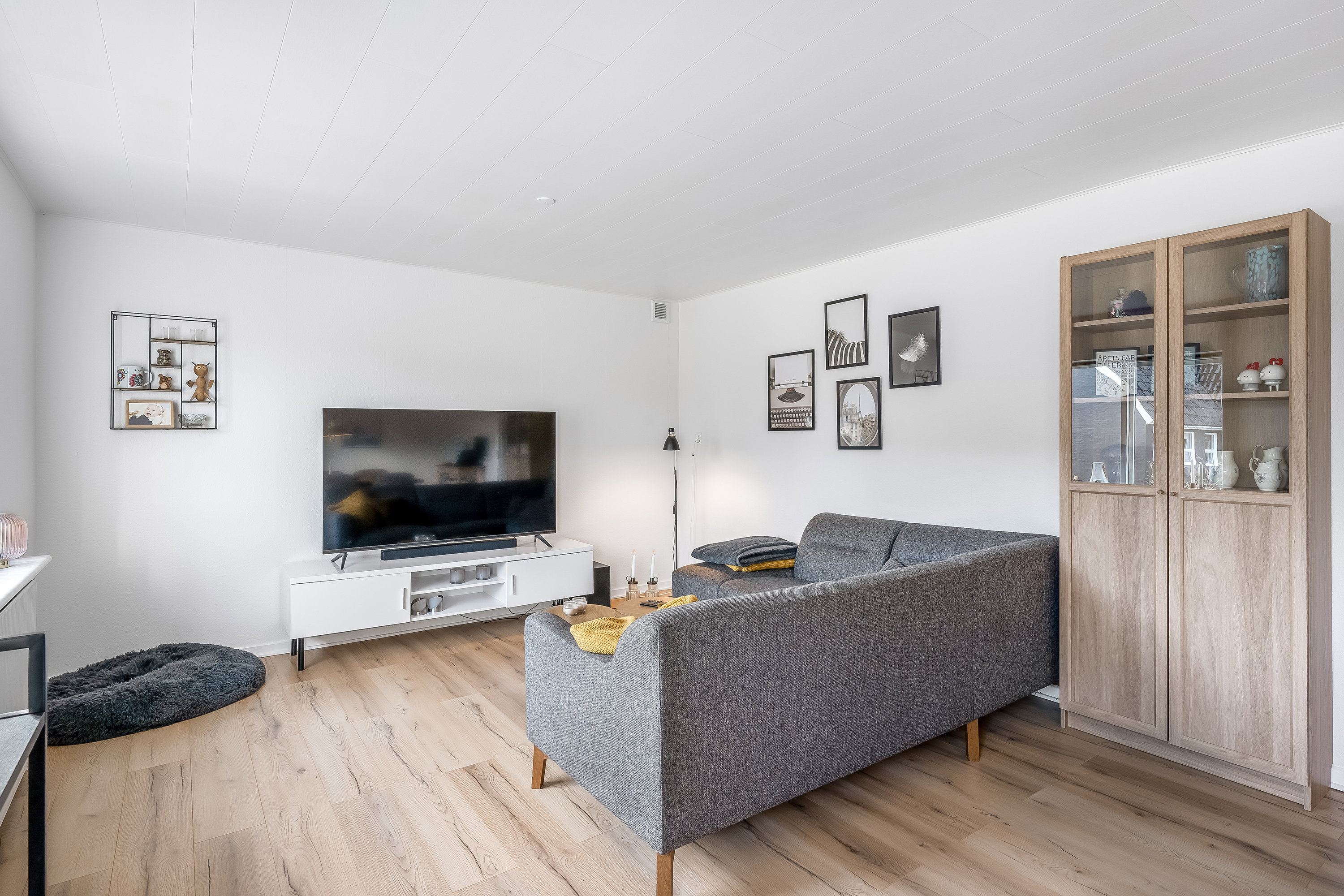 Fremhævet stue billede i fuldskærmstilstand. Billede af Ahornvej 19, Nordenskov, 6800 Varde