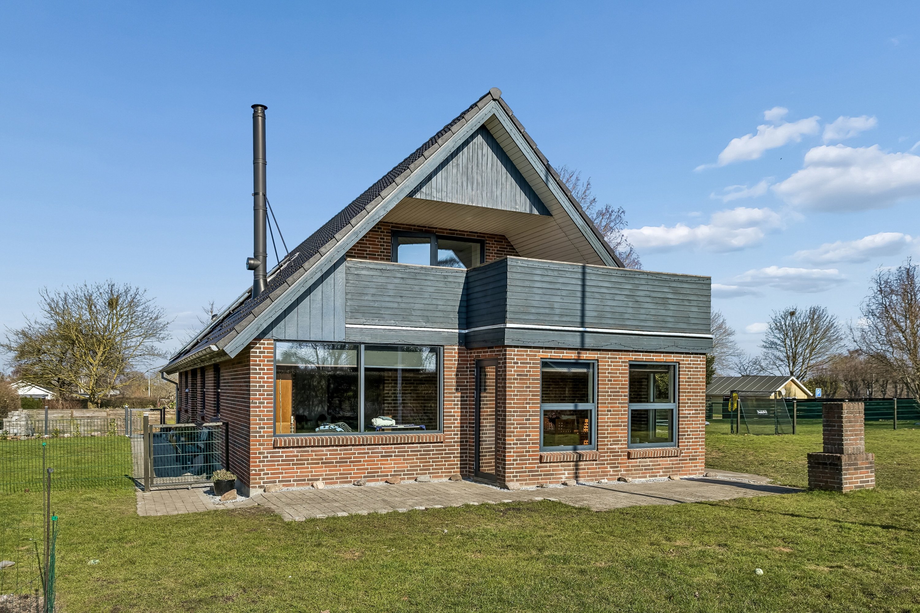 Fremhævet set fra haven billede i fuldskærmstilstand. Billede af Hovmarken 27, Skellerup, 5540 Ullerslev