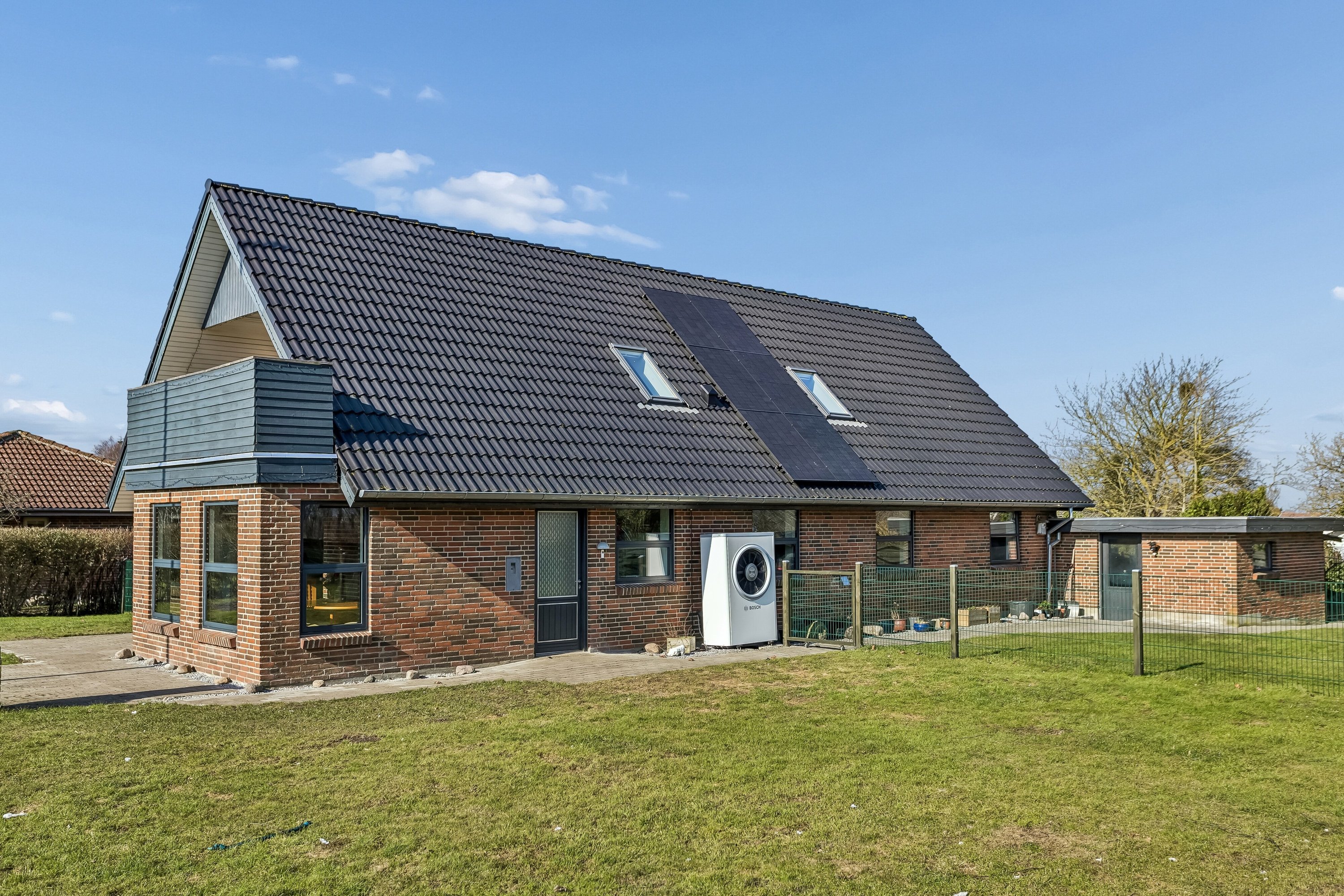 Fremhævet set fra haven billede i fuldskærmstilstand. Billede af Hovmarken 27, Skellerup, 5540 Ullerslev