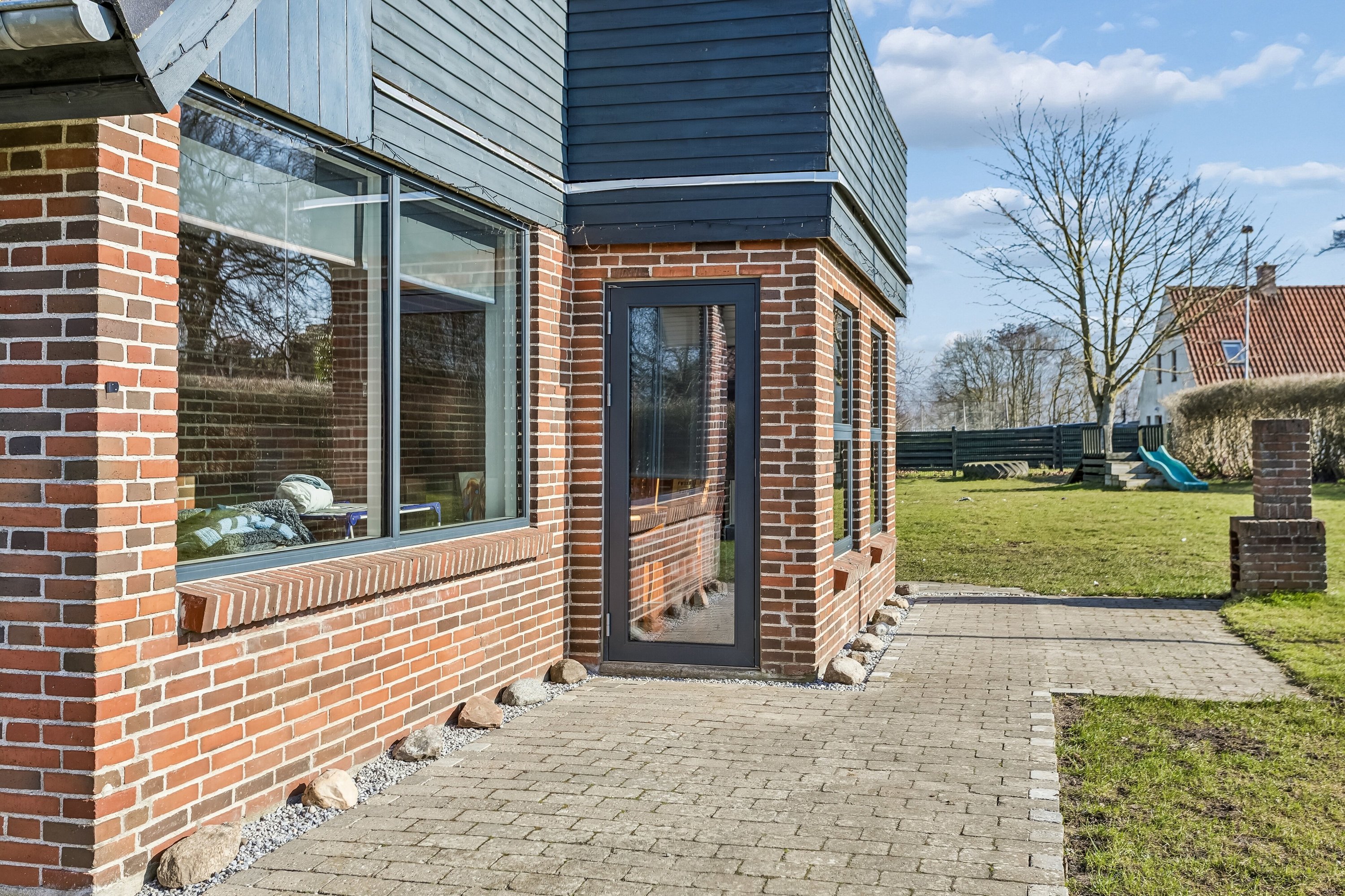 Fremhævet set fra haven billede i fuldskærmstilstand. Billede af Hovmarken 27, Skellerup, 5540 Ullerslev