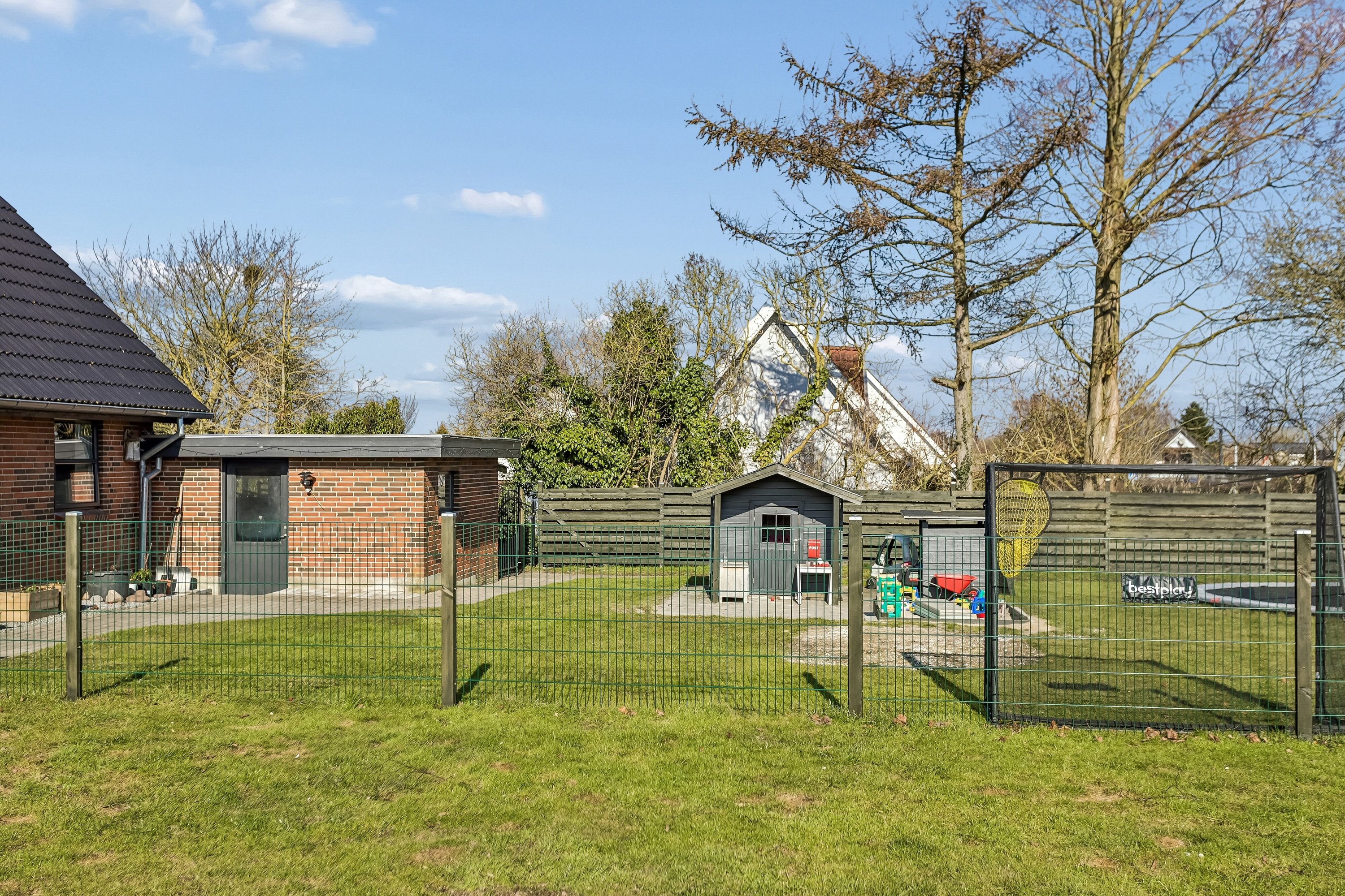 Fremhævet set fra haven billede i fuldskærmstilstand. Billede af Hovmarken 27, Skellerup, 5540 Ullerslev