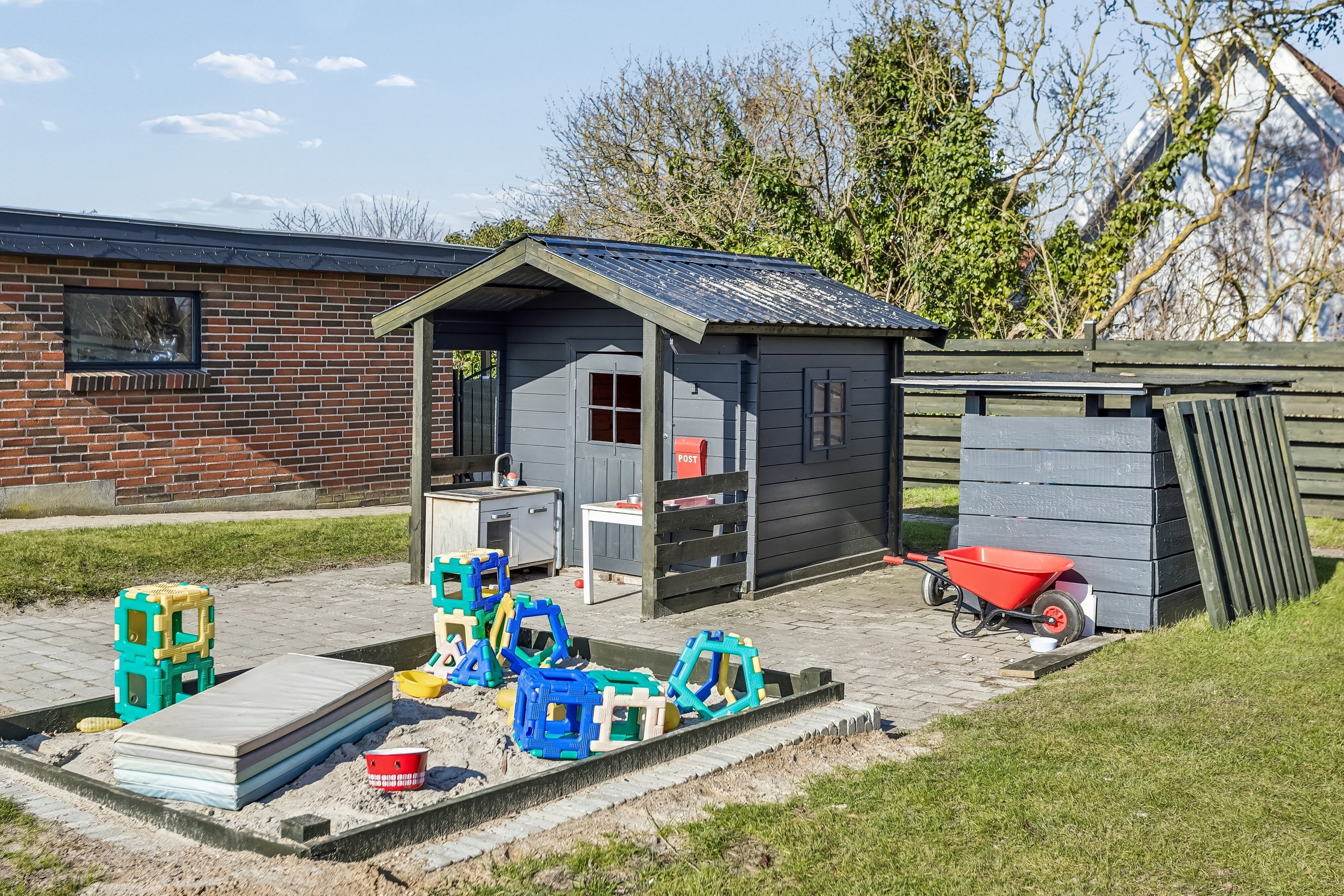 Fremhævet set fra haven billede i fuldskærmstilstand. Billede af Hovmarken 27, Skellerup, 5540 Ullerslev