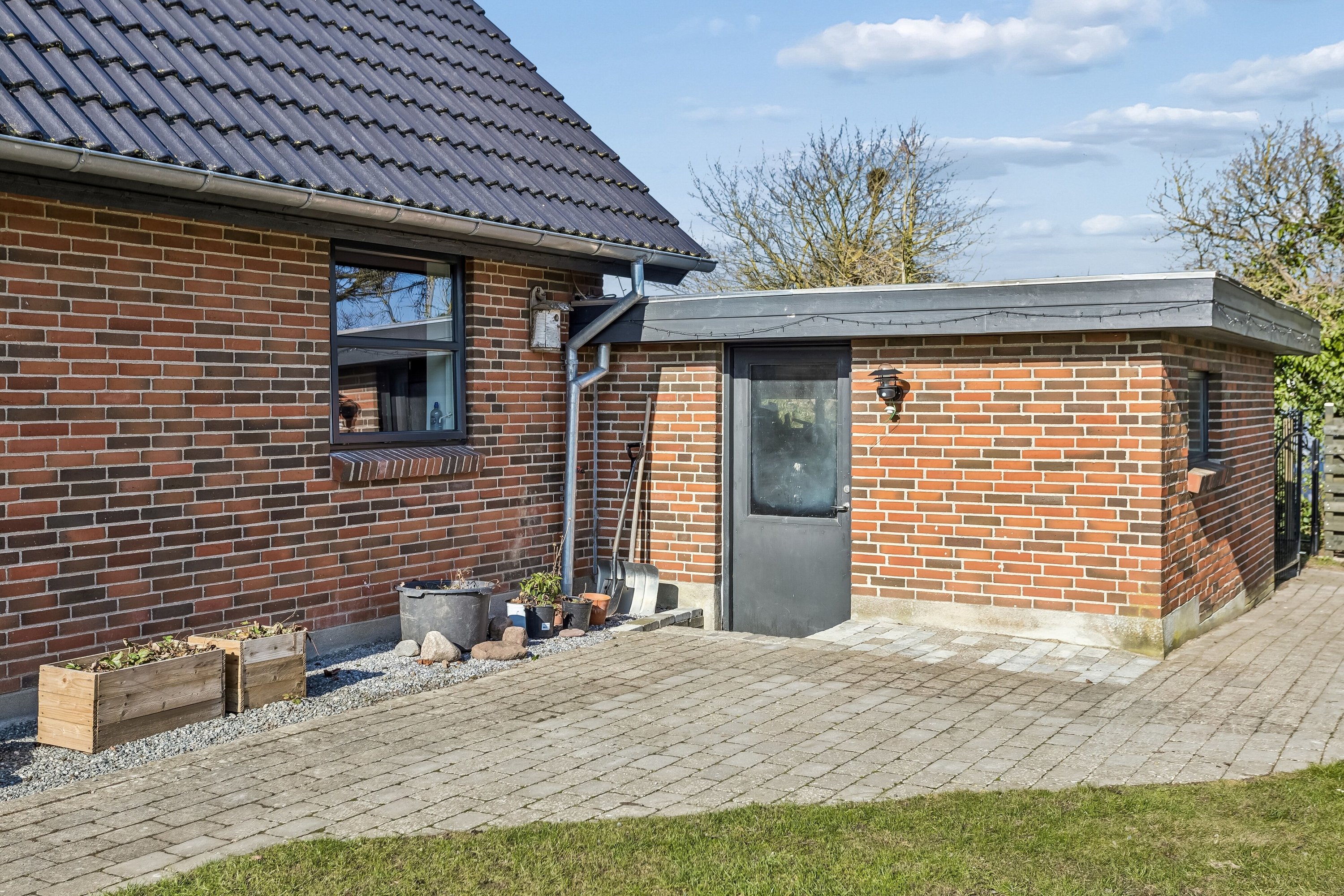 Fremhævet set fra haven billede i fuldskærmstilstand. Billede af Hovmarken 27, Skellerup, 5540 Ullerslev