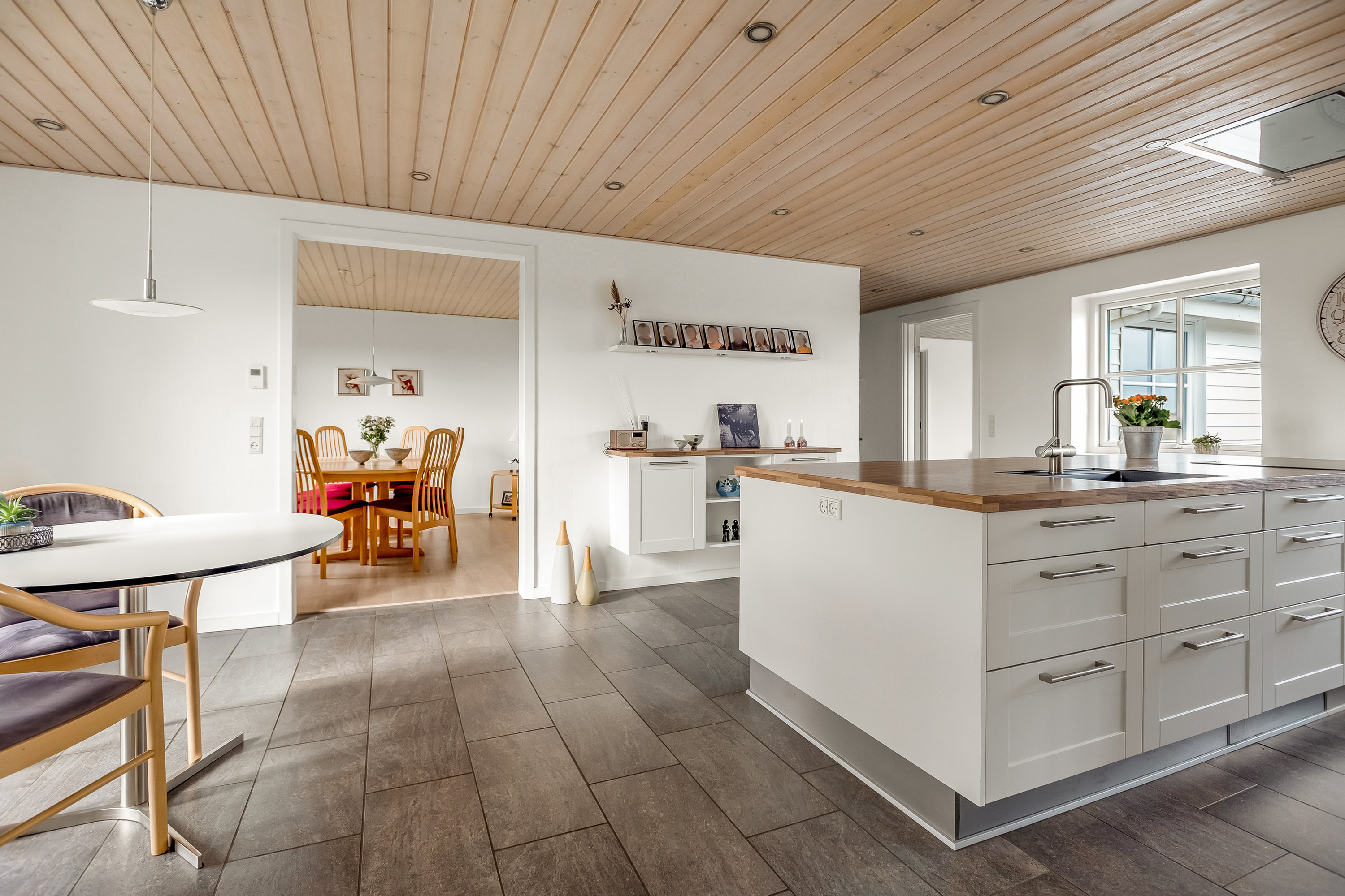 Fremhævet køkken alrum billede i fuldskærmstilstand. Billede af Knakkervej 68, Dybe, 7620 Lemvig