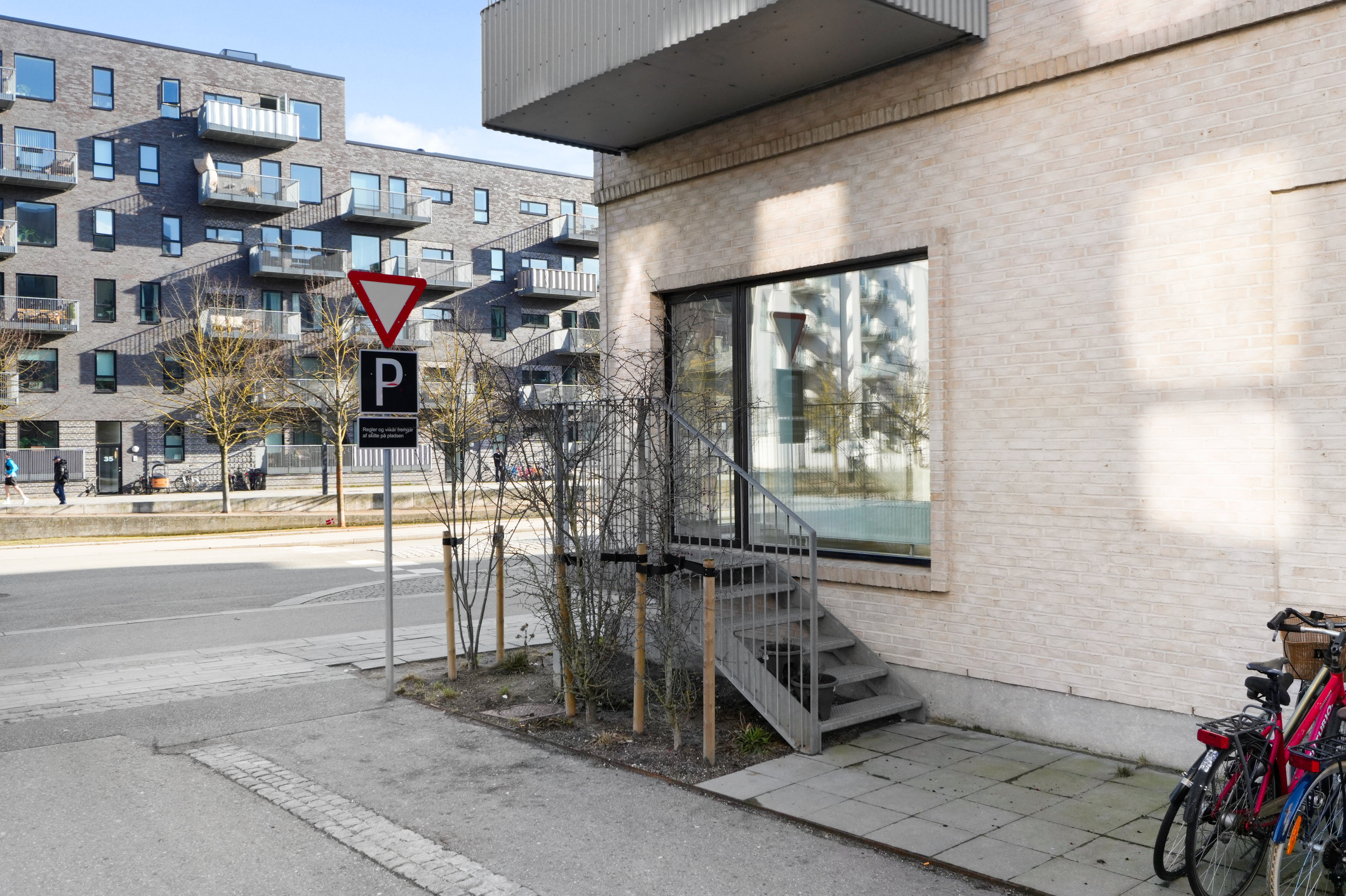 Fremhævet facade billede i fuldskærmstilstand. Billede af Robert Jacobsens Vej 38A, st.. th., 2300 København S