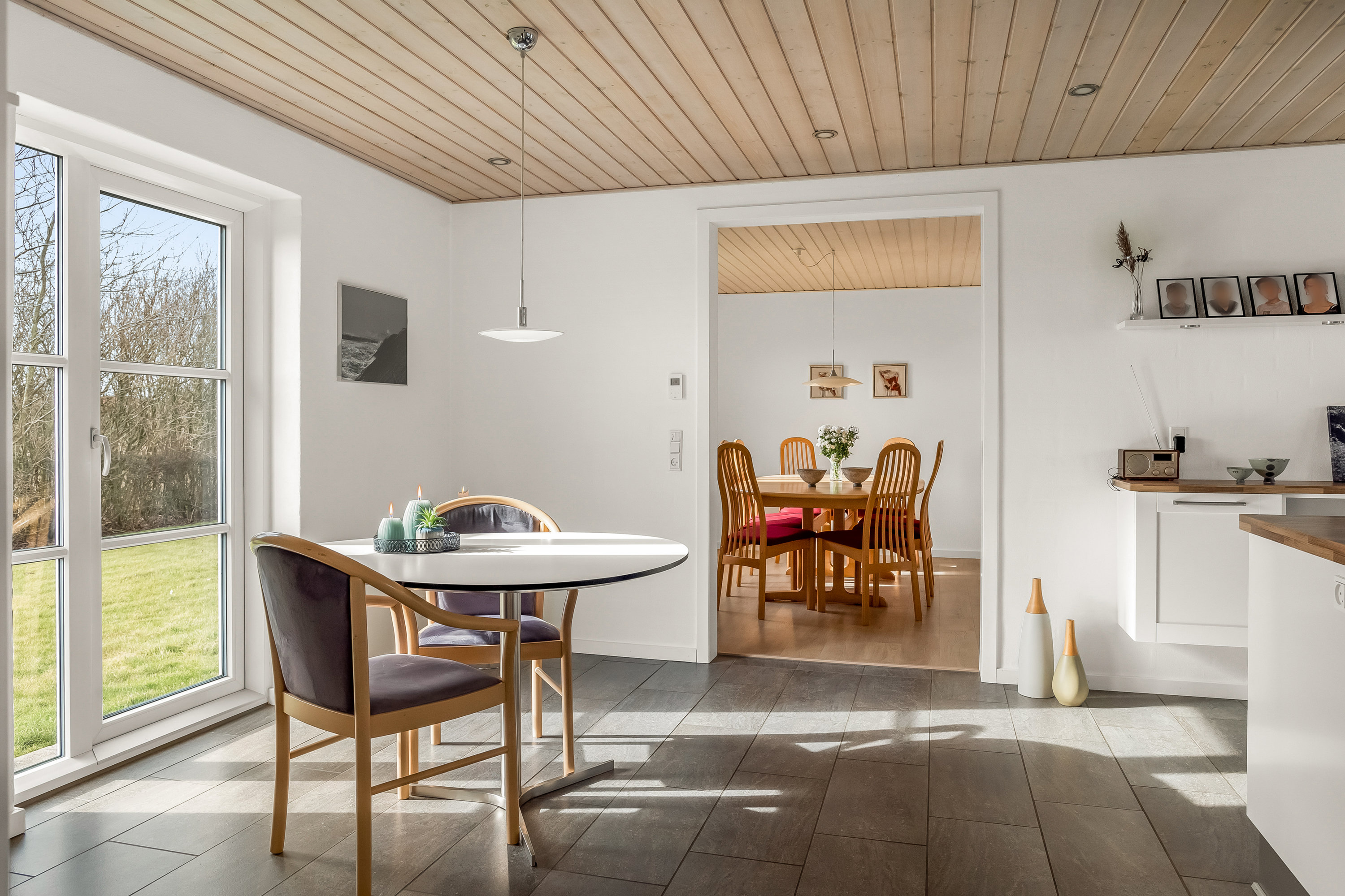 Fremhævet stue billede i fuldskærmstilstand. Billede af Knakkervej 68, Dybe, 7620 Lemvig