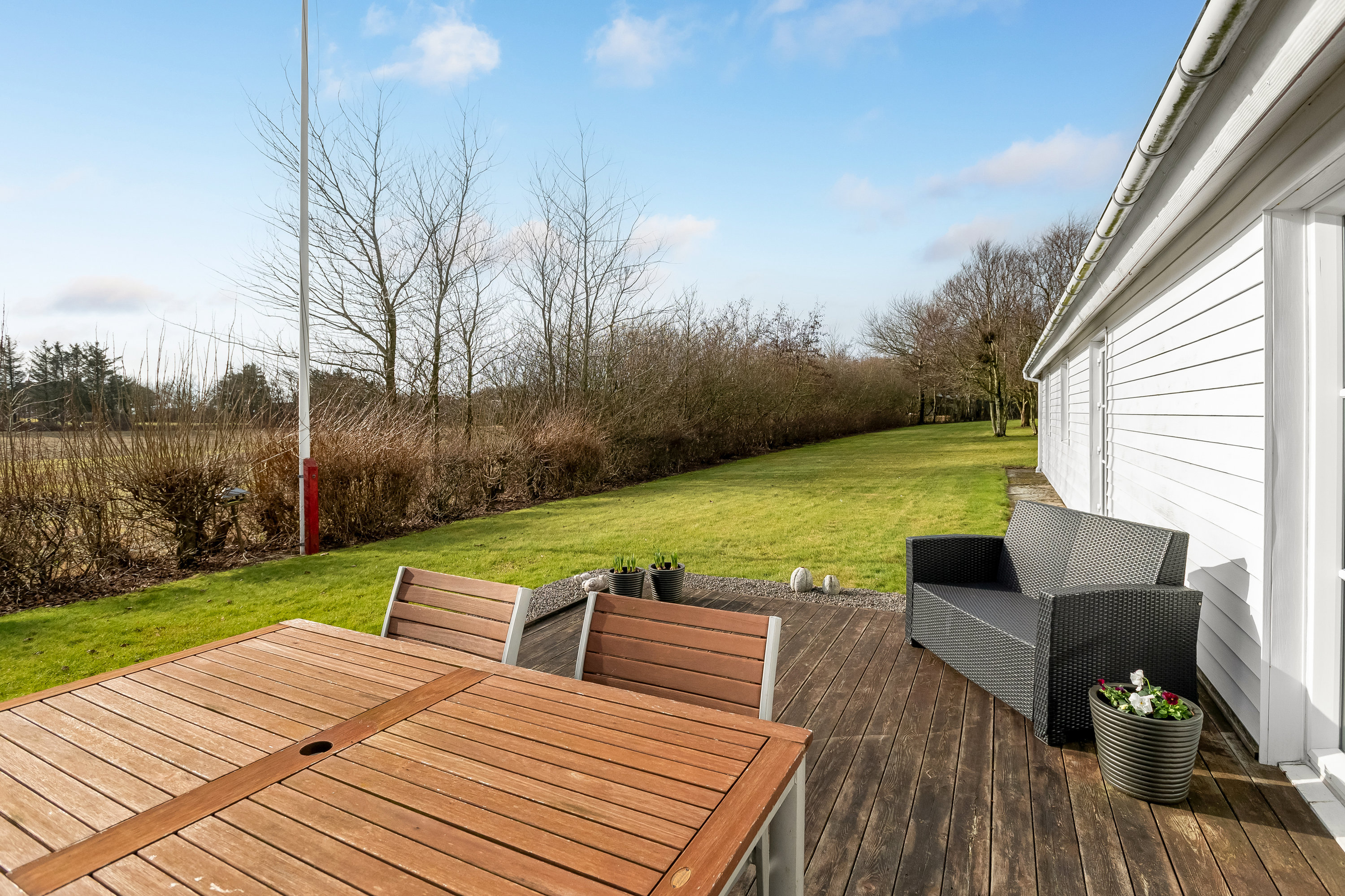 Fremhævet terrasse billede i fuldskærmstilstand. Billede af Knakkervej 68, Dybe, 7620 Lemvig