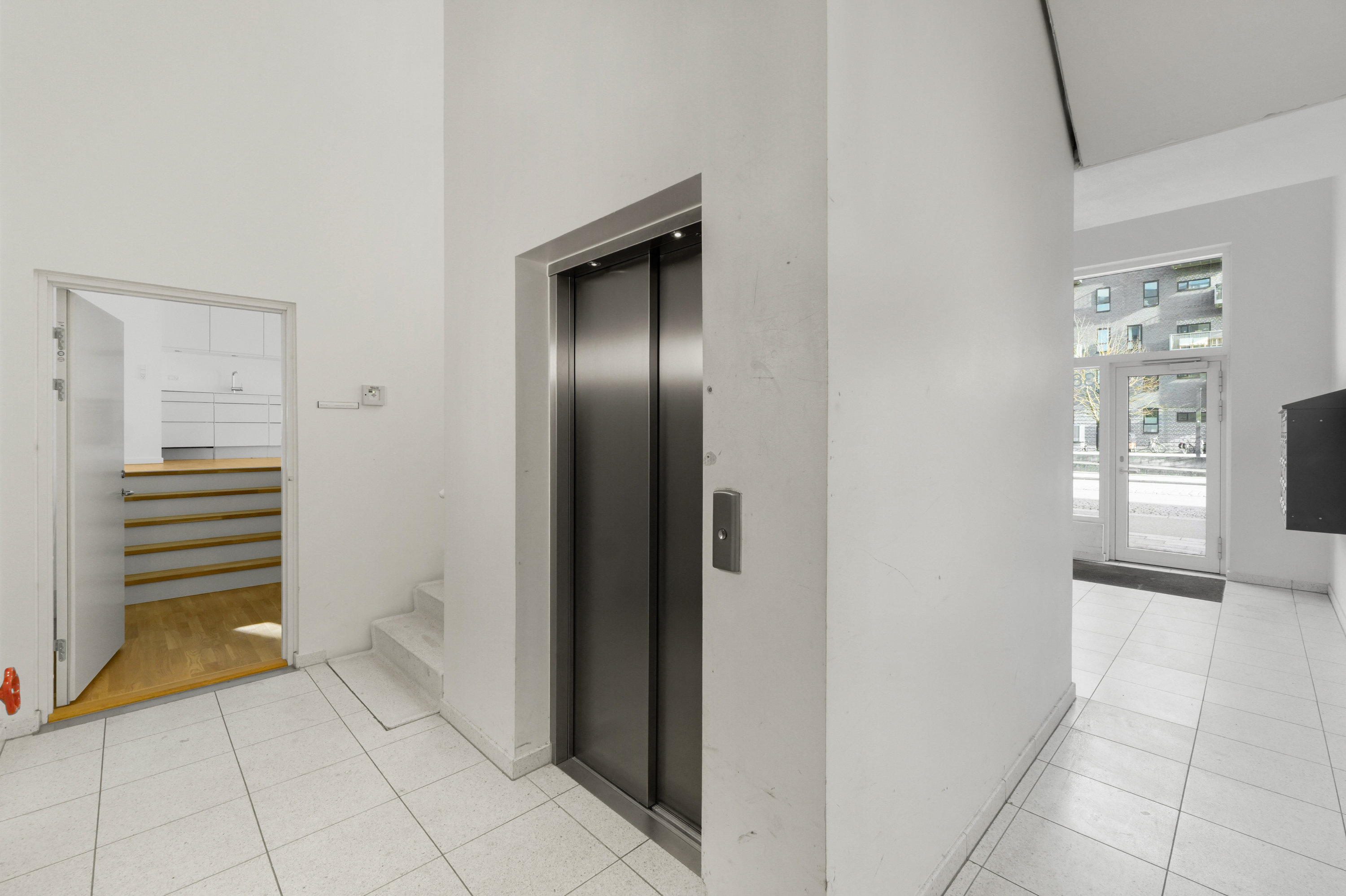 Fremhævet gang billede i fuldskærmstilstand. Billede af Robert Jacobsens Vej 38A, st.. th., 2300 København S