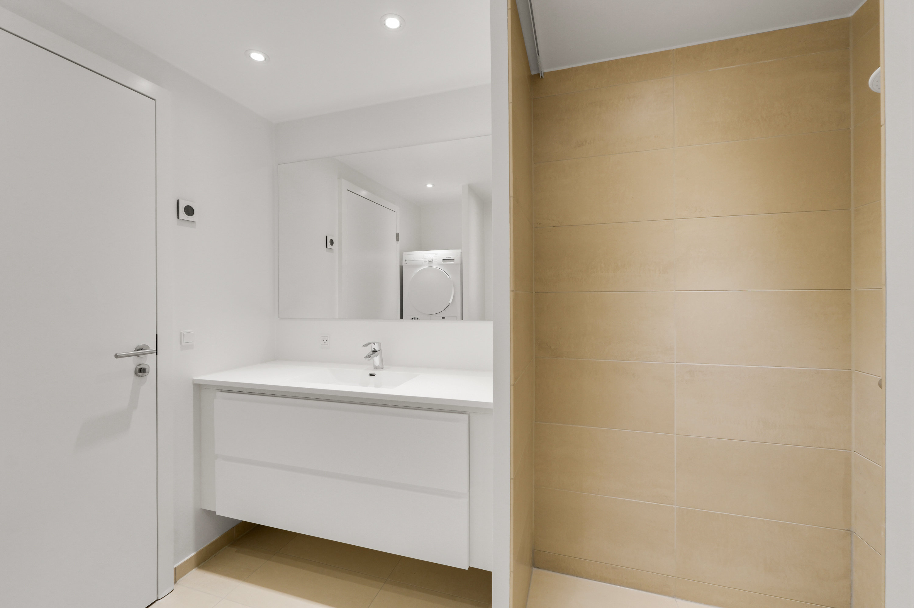 Fremhævet badeværelse billede i fuldskærmstilstand. Billede af Robert Jacobsens Vej 38A, st.. th., 2300 København S