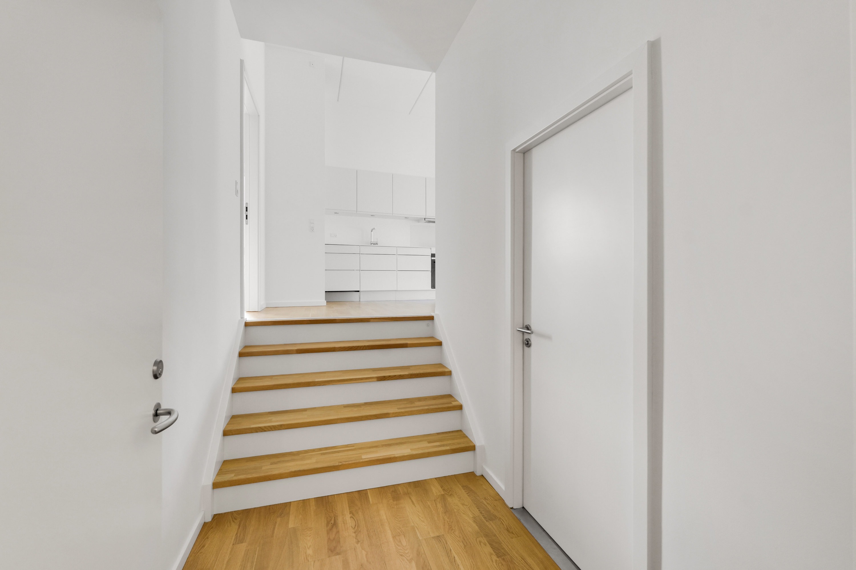 Fremhævet trappe billede i fuldskærmstilstand. Billede af Robert Jacobsens Vej 38A, st.. th., 2300 København S