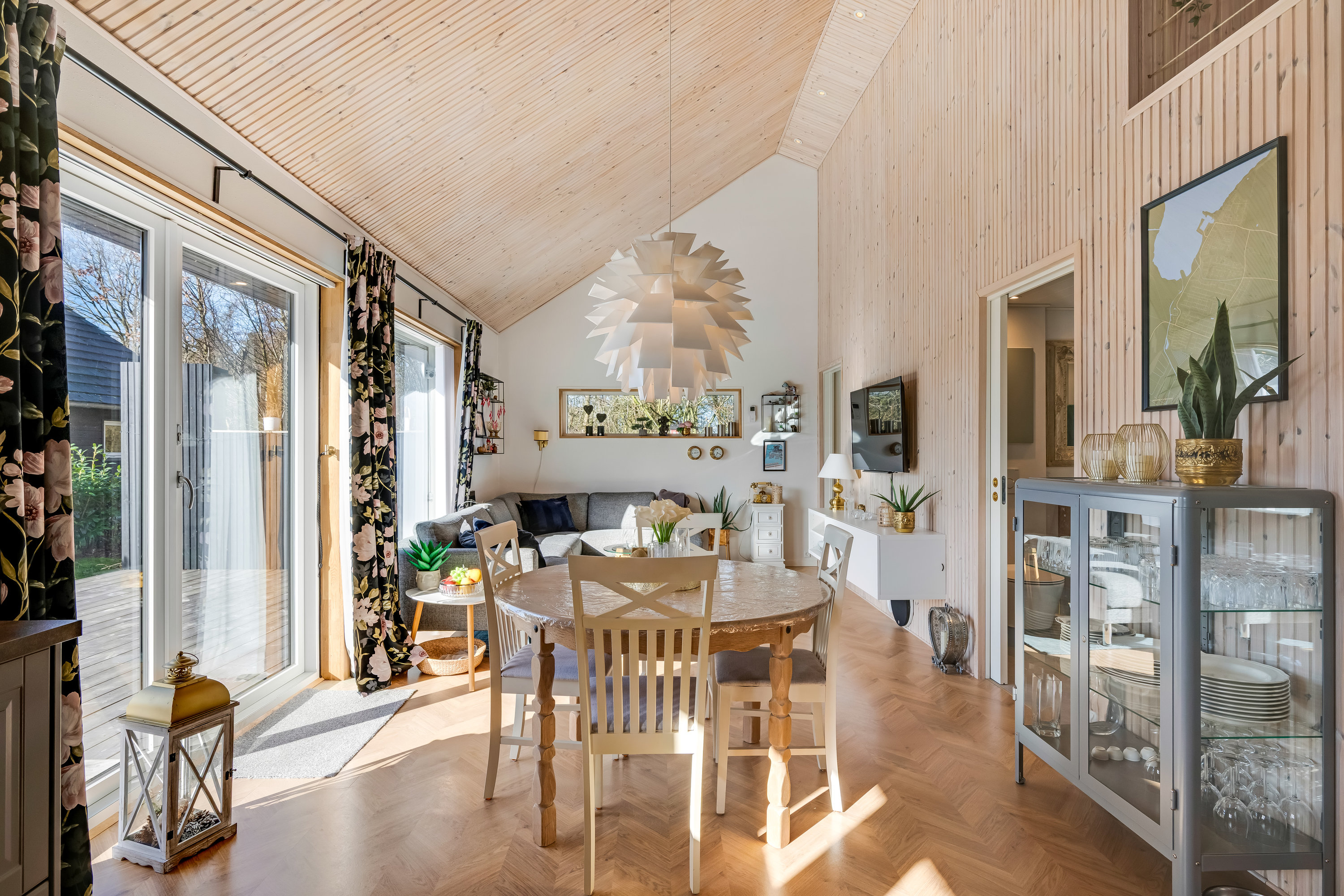 Fremhævet stue billede i fuldskærmstilstand. Billede af Bork Hytteby 103, Bork Havn, 6893 Hemmet