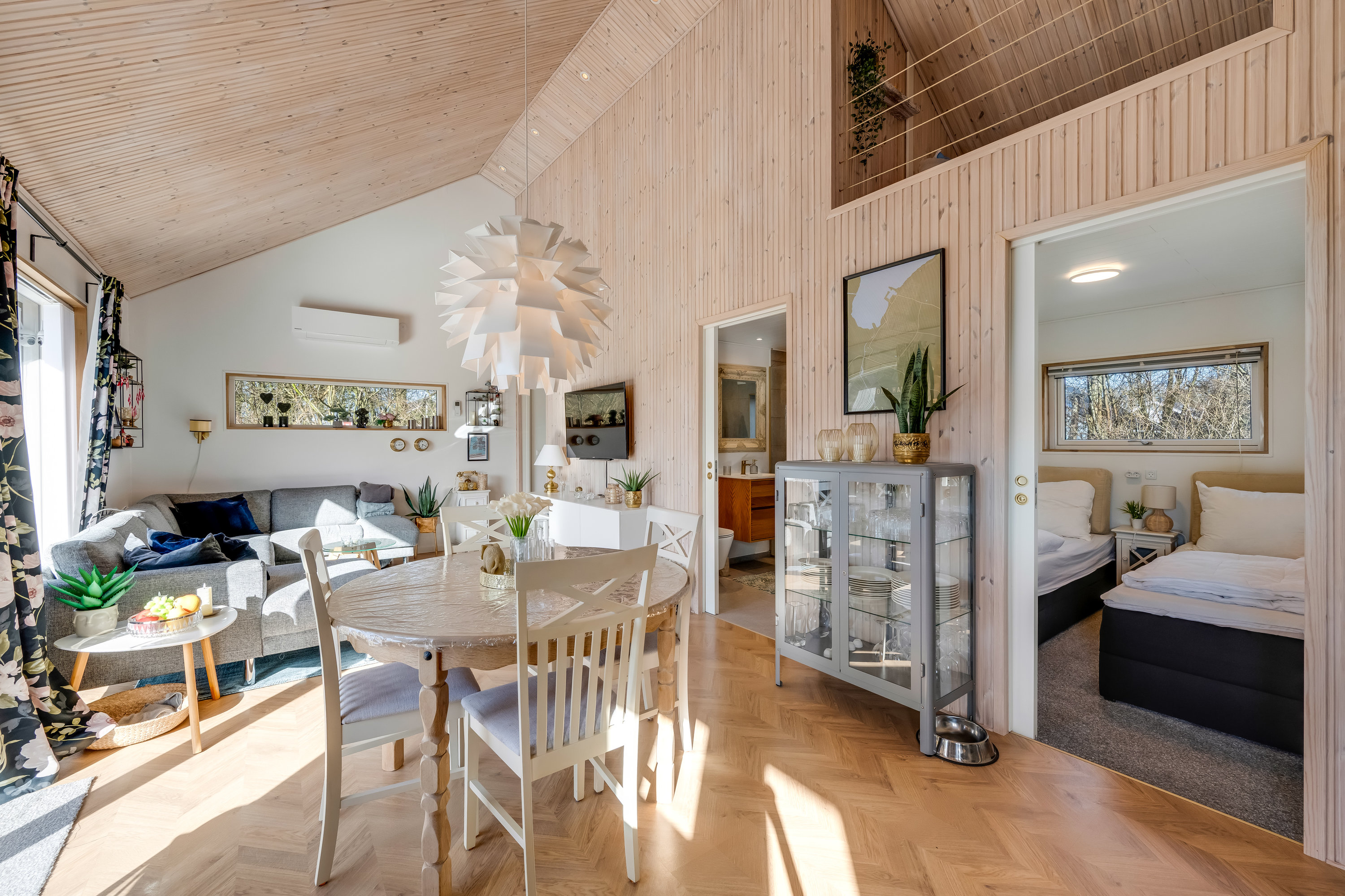 Fremhævet stue billede i fuldskærmstilstand. Billede af Bork Hytteby 103, Bork Havn, 6893 Hemmet