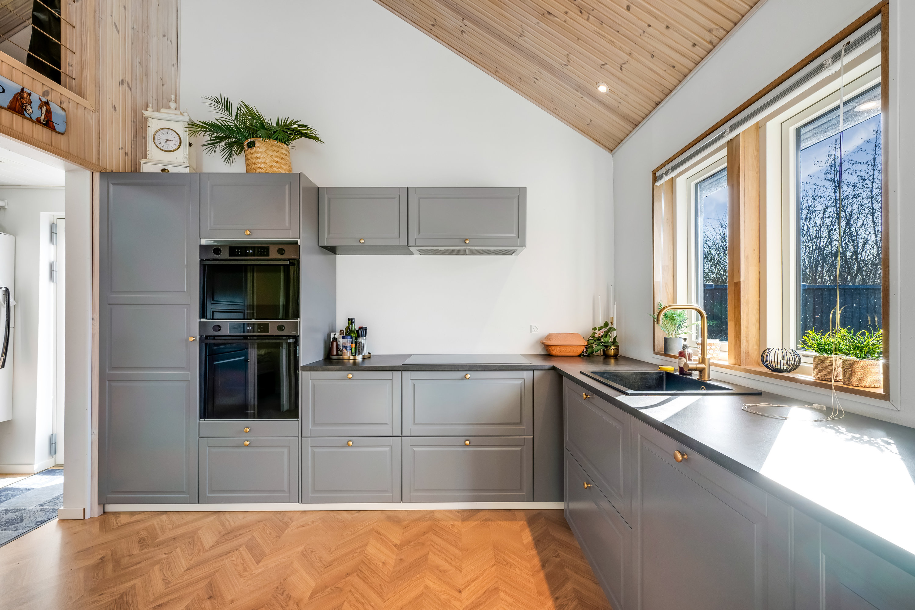 Fremhævet køkken billede i fuldskærmstilstand. Billede af Bork Hytteby 103, Bork Havn, 6893 Hemmet