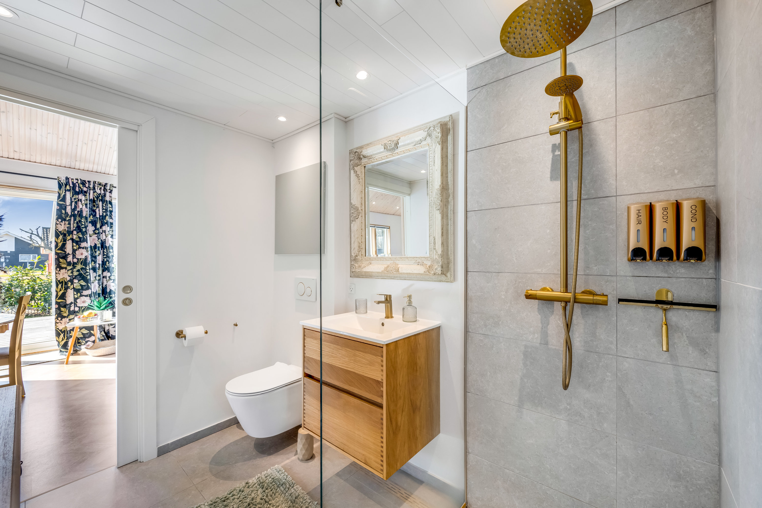 Fremhævet badeværelse billede i fuldskærmstilstand. Billede af Bork Hytteby 103, Bork Havn, 6893 Hemmet