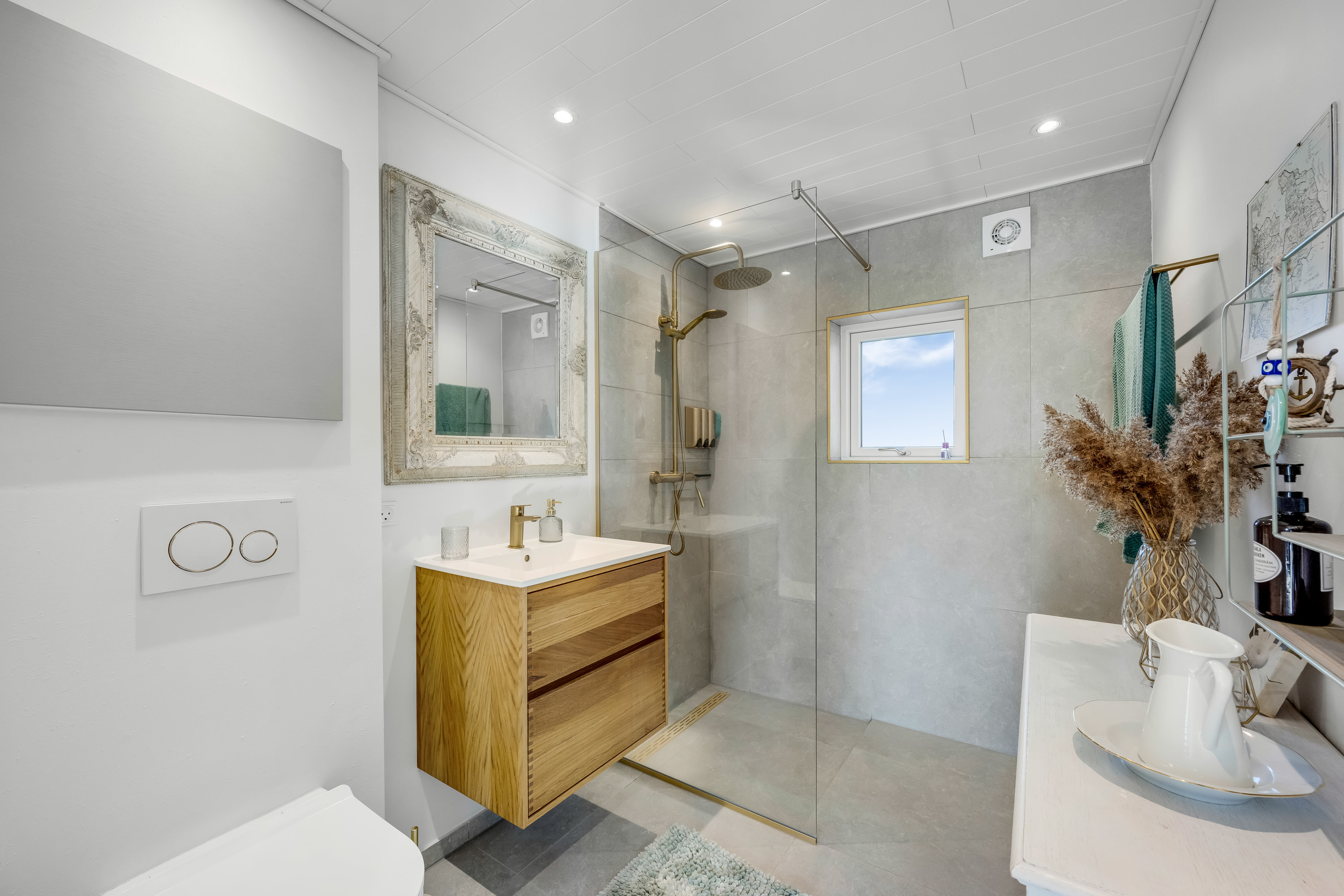 Fremhævet badeværelse billede i fuldskærmstilstand. Billede af Bork Hytteby 103, Bork Havn, 6893 Hemmet