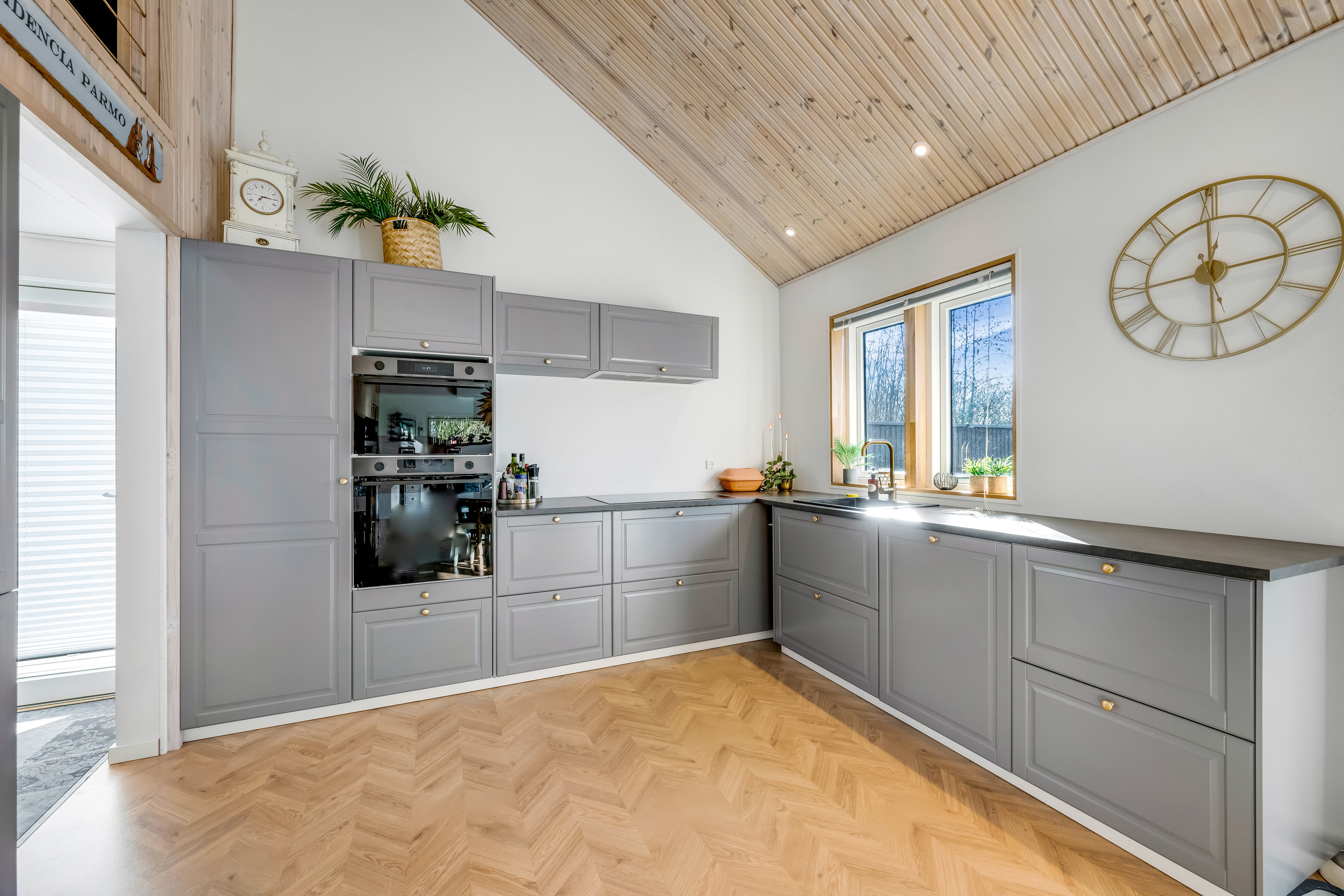 Fremhævet køkken billede i fuldskærmstilstand. Billede af Bork Hytteby 103, Bork Havn, 6893 Hemmet