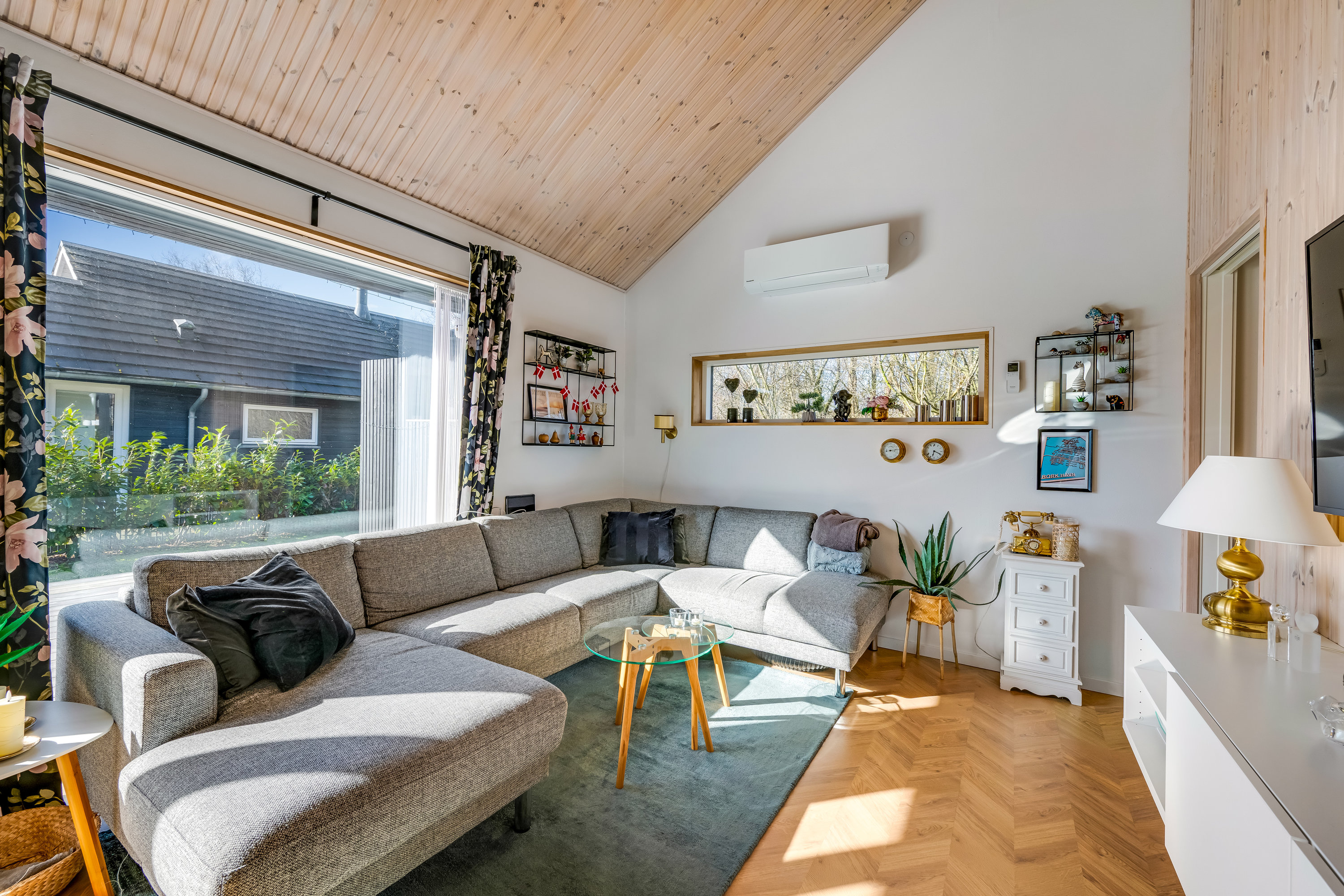 Fremhævet stue billede i fuldskærmstilstand. Billede af Bork Hytteby 103, Bork Havn, 6893 Hemmet