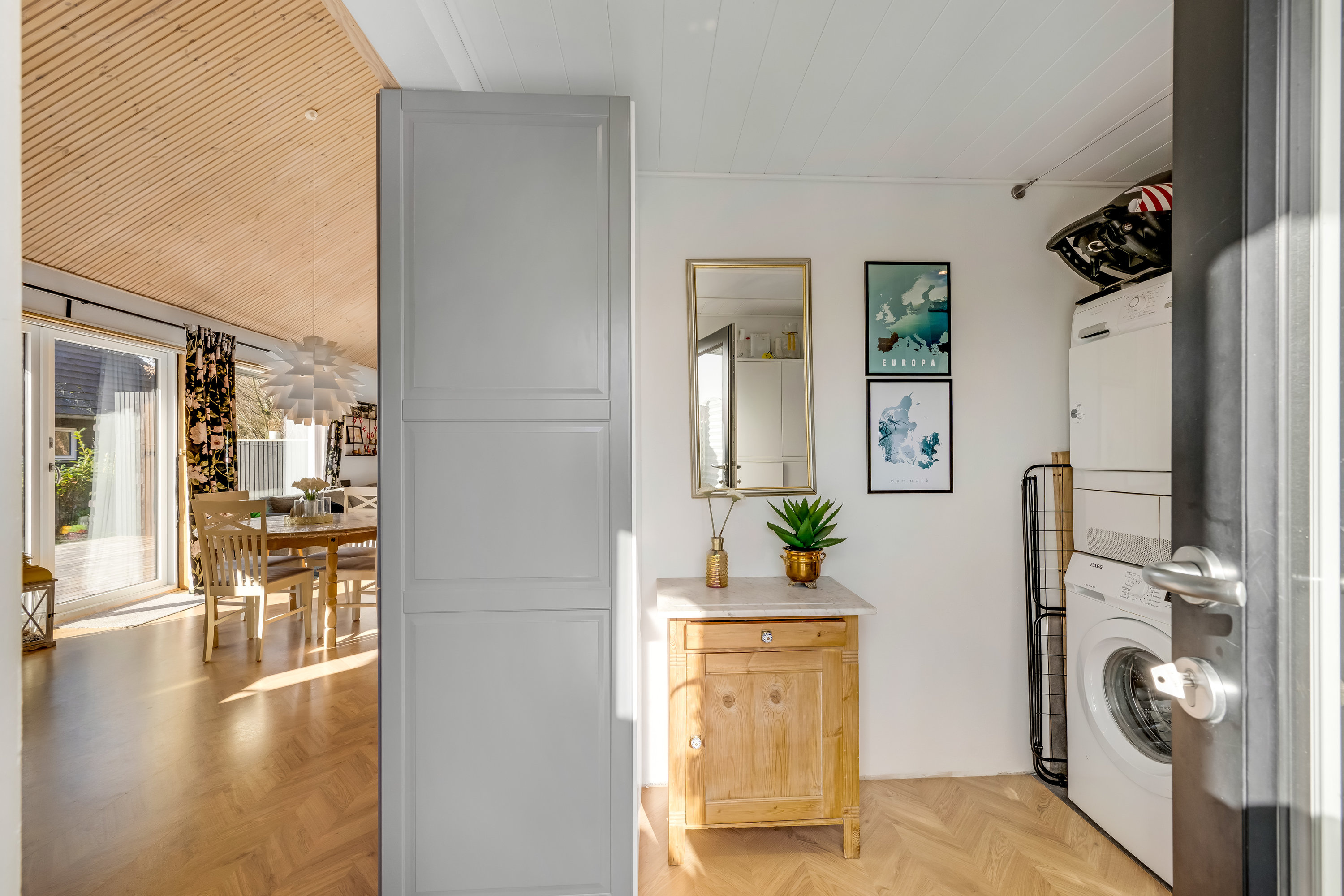 Fremhævet entré billede i fuldskærmstilstand. Billede af Bork Hytteby 103, Bork Havn, 6893 Hemmet