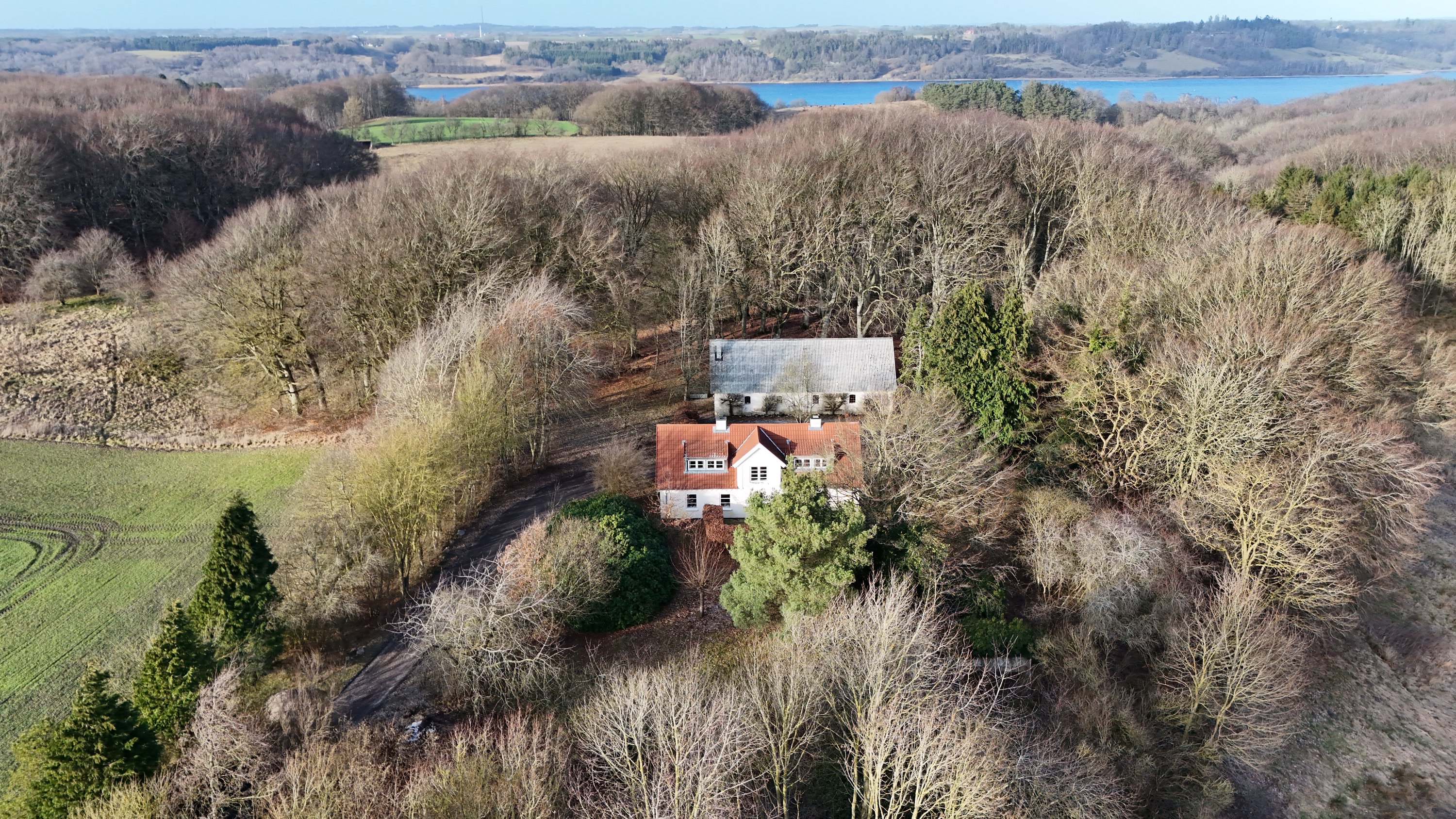 Fremhævet drone billede i fuldskærmstilstand. Billede af Cecilieborgvej 4, Katbjerg, 9550 Mariager
