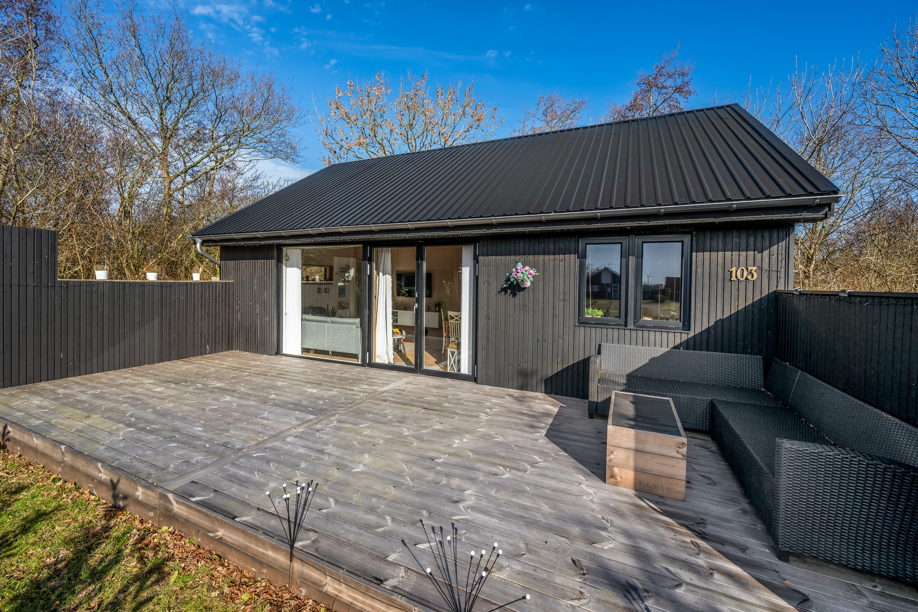 Fremhævet terrase billede i fuldskærmstilstand. Billede af Bork Hytteby 103, Bork Havn, 6893 Hemmet