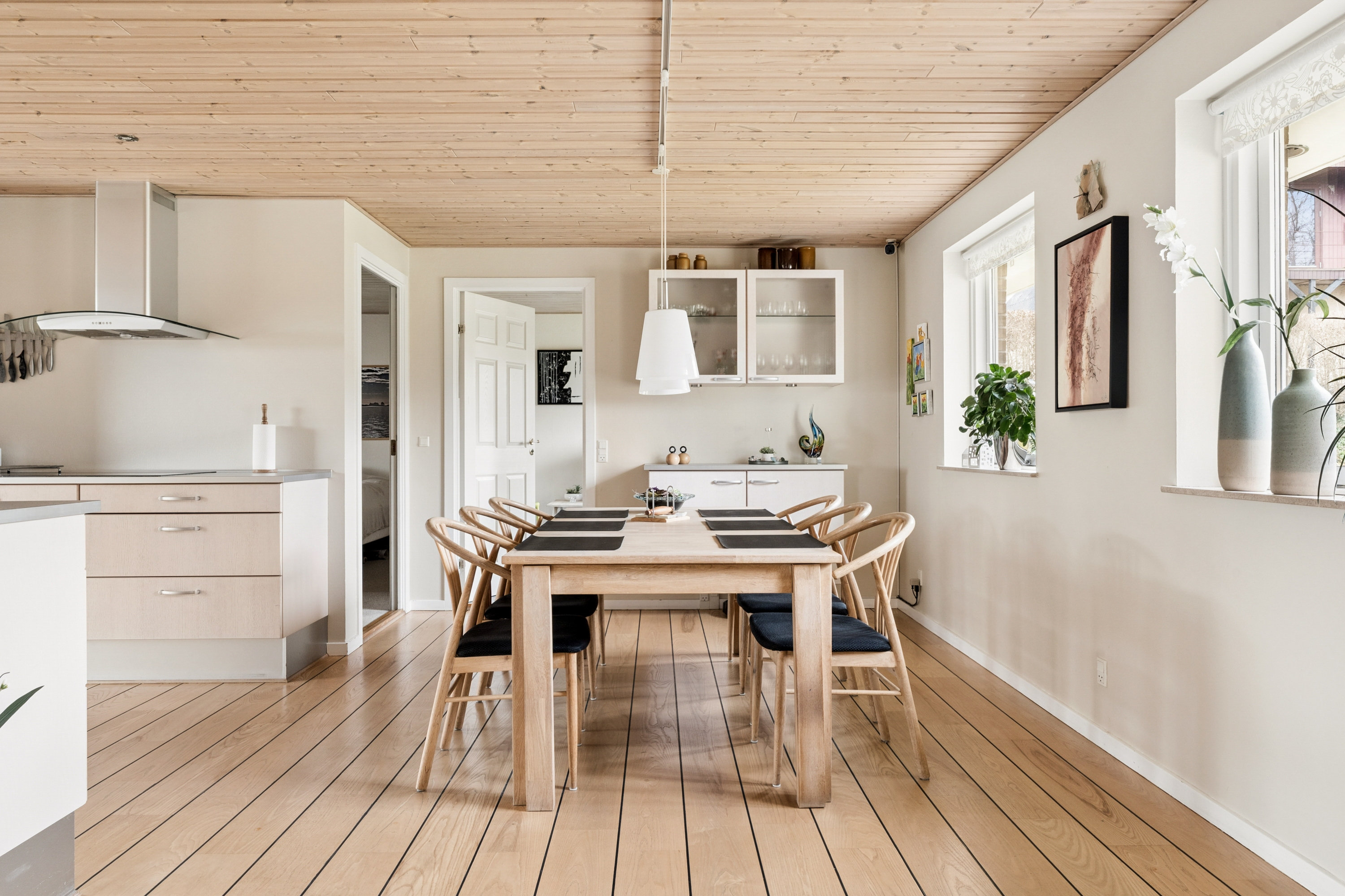 Fremhævet køkken-alrum billede i fuldskærmstilstand. Billede af Gammel Kirkevej 6, 9530 Støvring