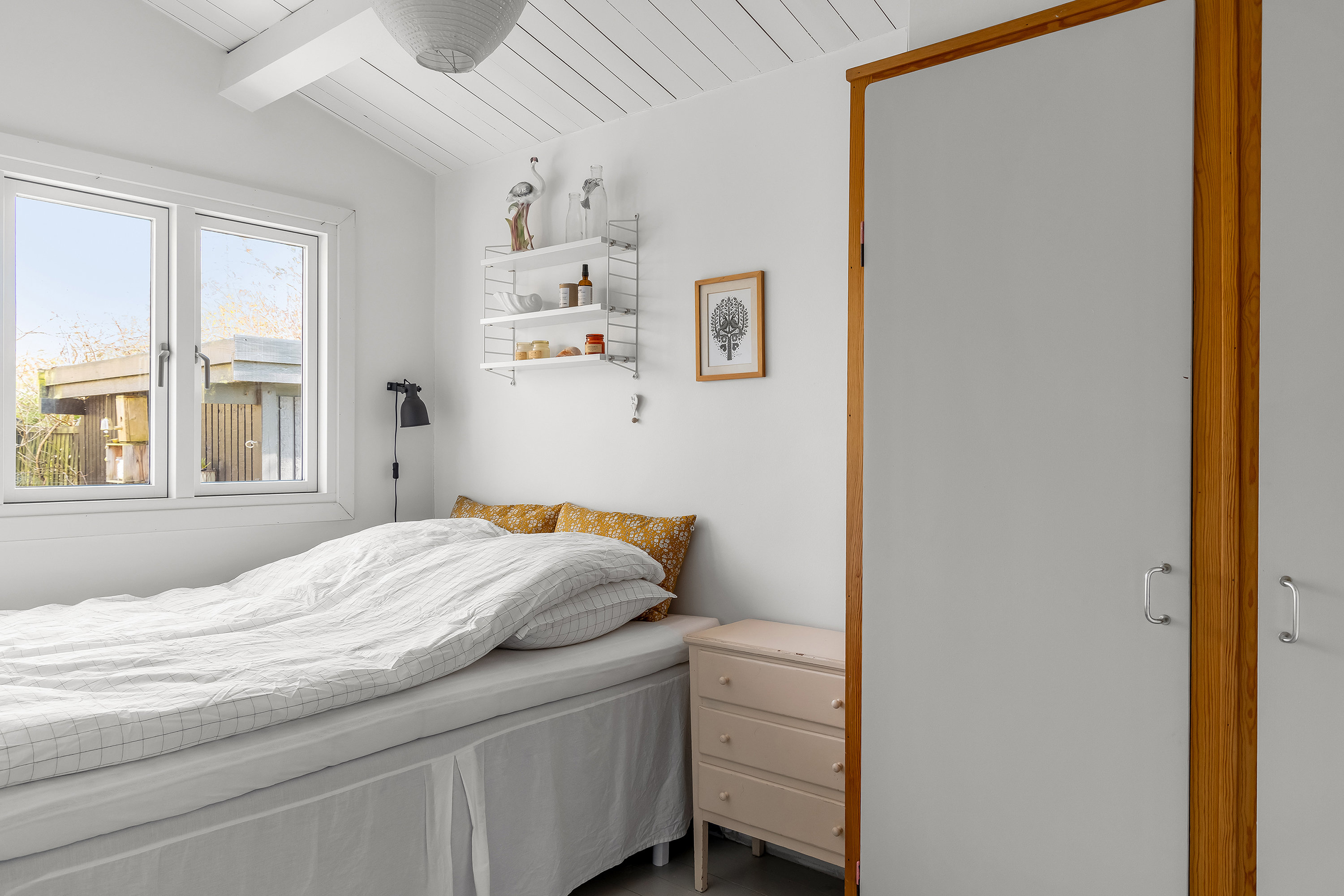 Fremhævet soveværelse billede i fuldskærmstilstand. Billede af Bryndholmen 8, Rågeleje, 3210 Vejby