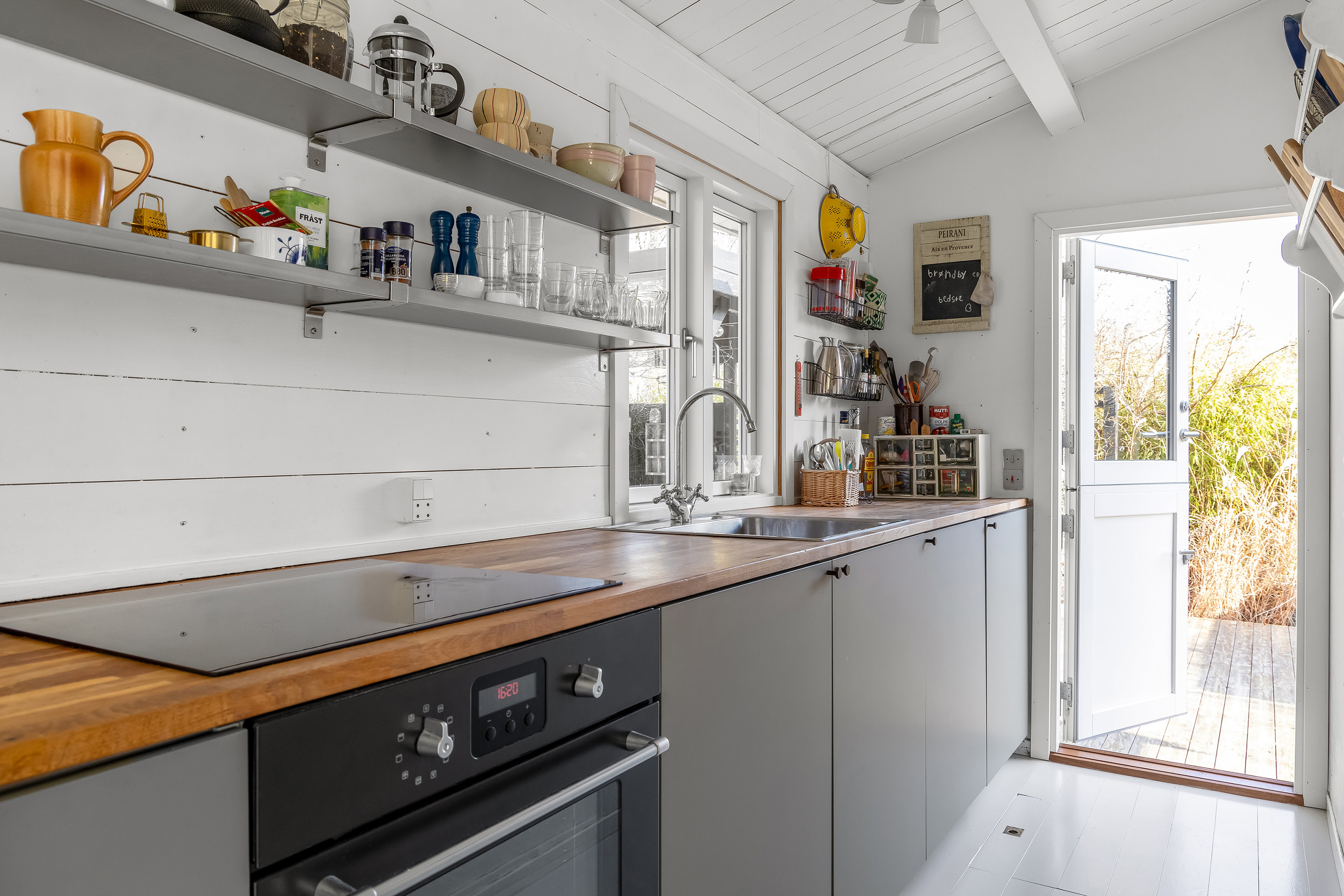 Fremhævet køkken billede i fuldskærmstilstand. Billede af Bryndholmen 8, Rågeleje, 3210 Vejby