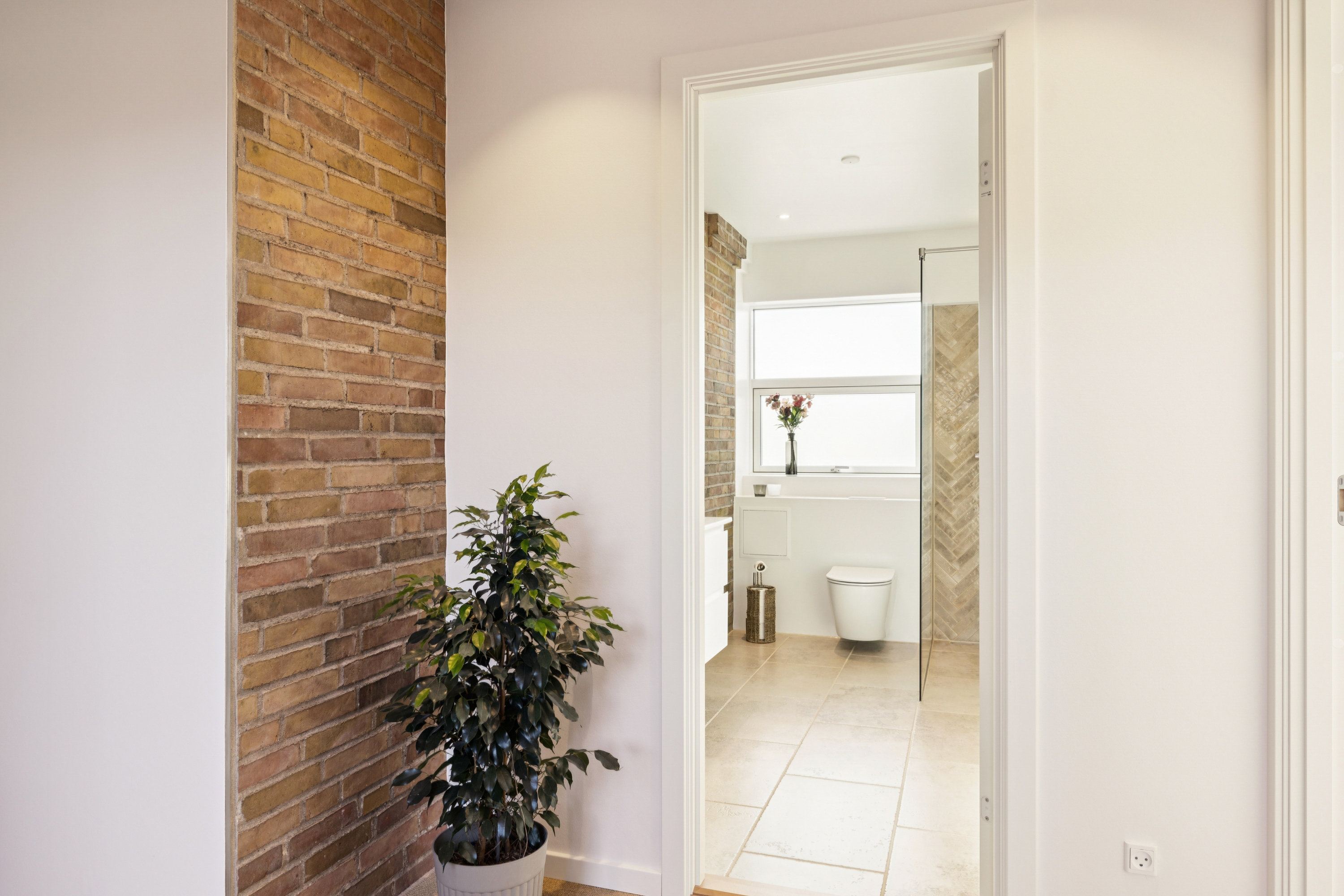 Fremhævet gang billede i fuldskærmstilstand. Billede af Gåsebakken 10, Ugelbølle, 8410 Rønde